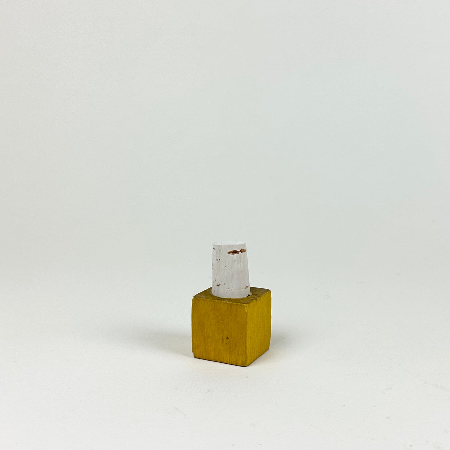 Bottle stopper, yellow cube, by Hugo Sundkvist