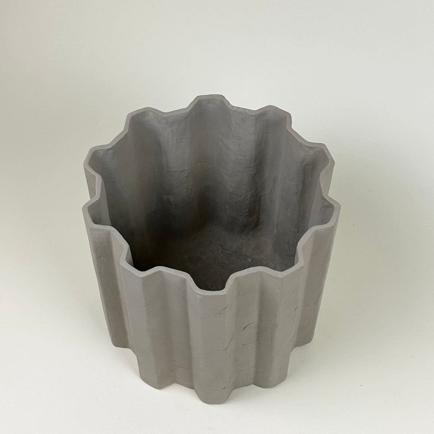 Stoneware pot by Hedvig Hammarberg
