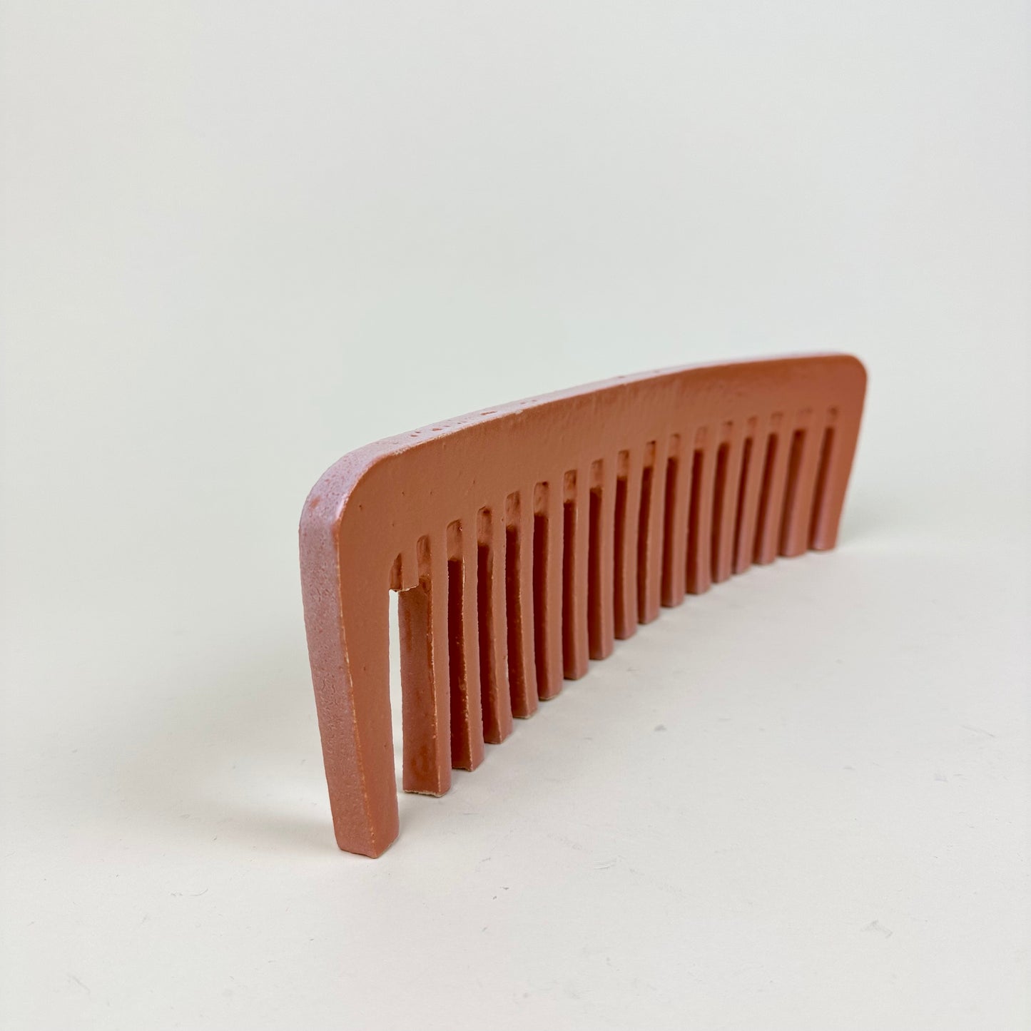 Ceramic comb by Evelina Björnqvist