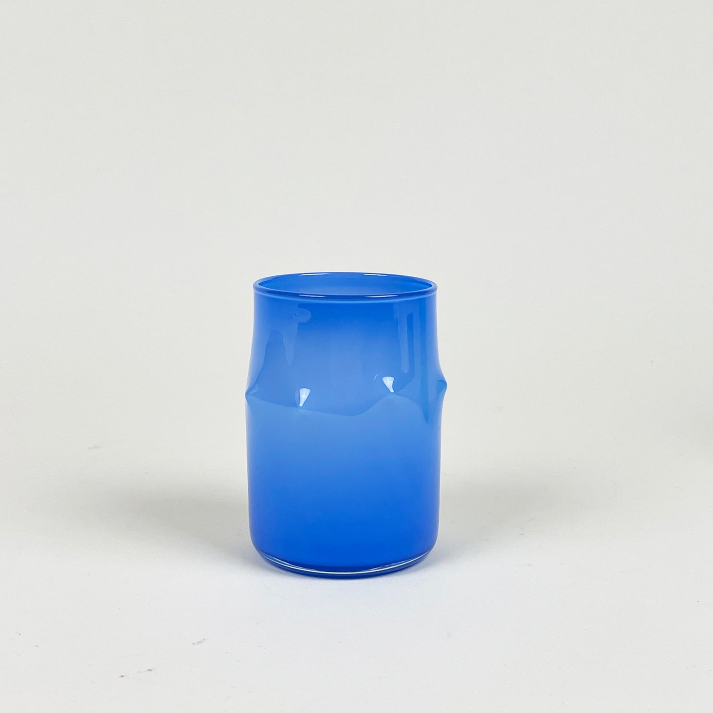 Drinking glass (blue) by Silje Lindrup