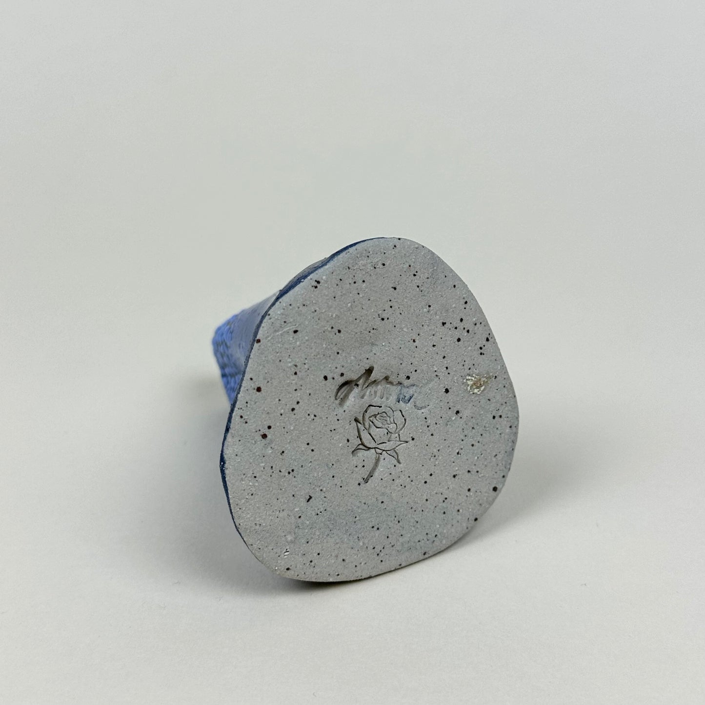 Navy and light blue volcano vase (S) by Astrid Öhman