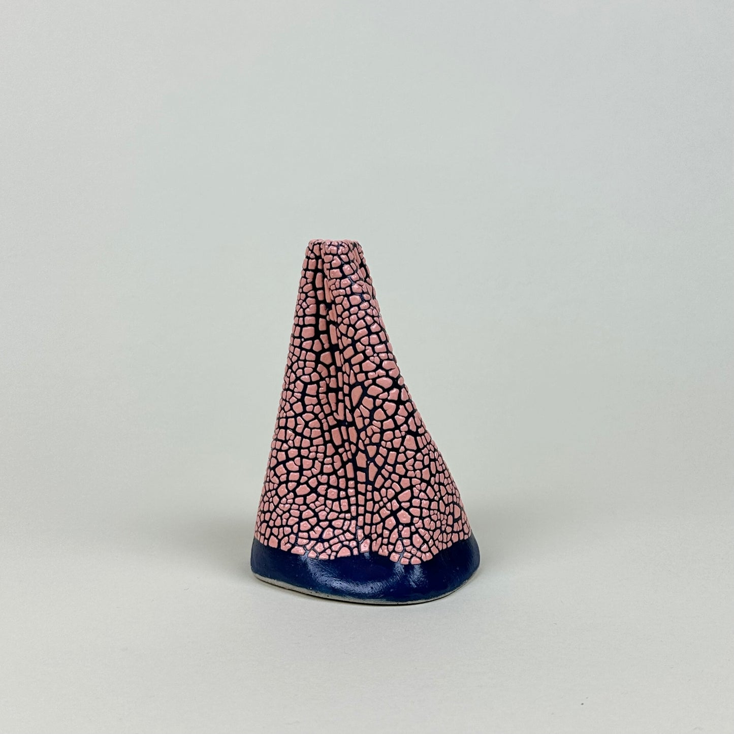 Navy and pink volcano vase (L) by Astrid Öhman