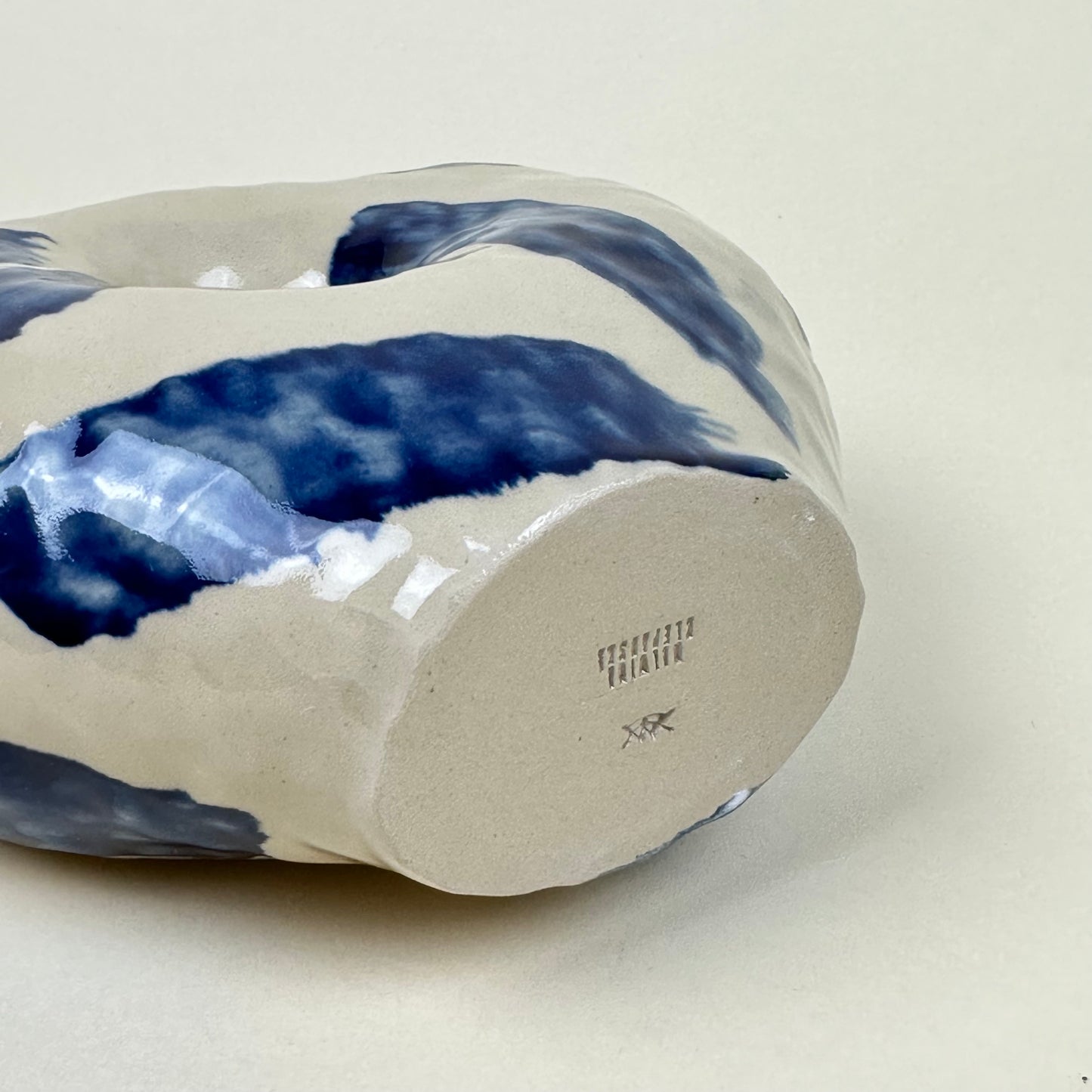 White and blue circular stoneware vase by Malwina Kleparska