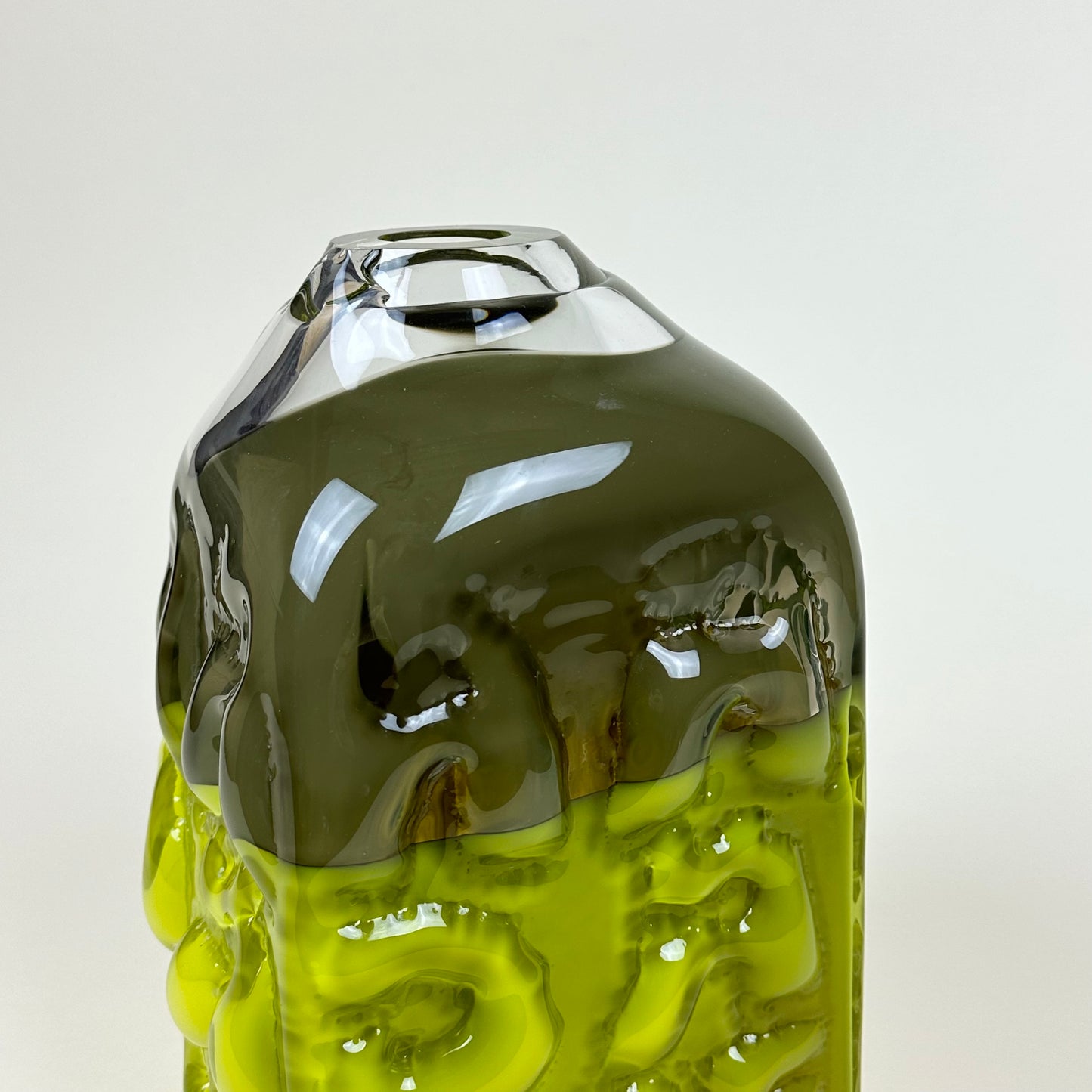 Acid green/olive "AADÄÄRE" vase by Studio Reiser