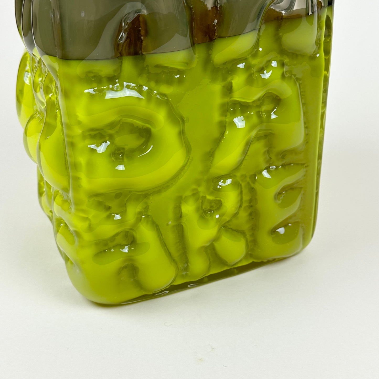 Acid green/olive "AADÄÄRE" vase by Studio Reiser
