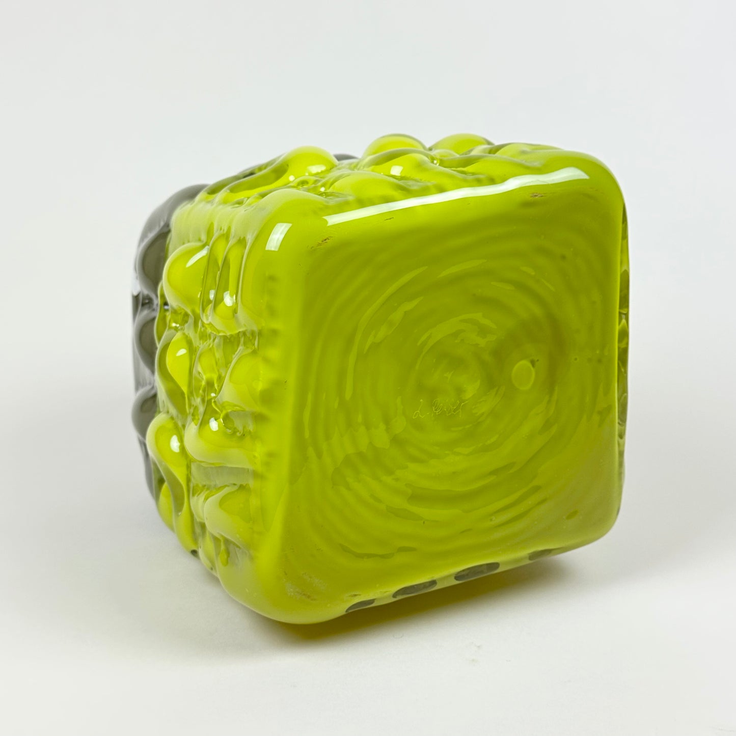 Acid green/olive "AADÄÄRE" vase by Studio Reiser