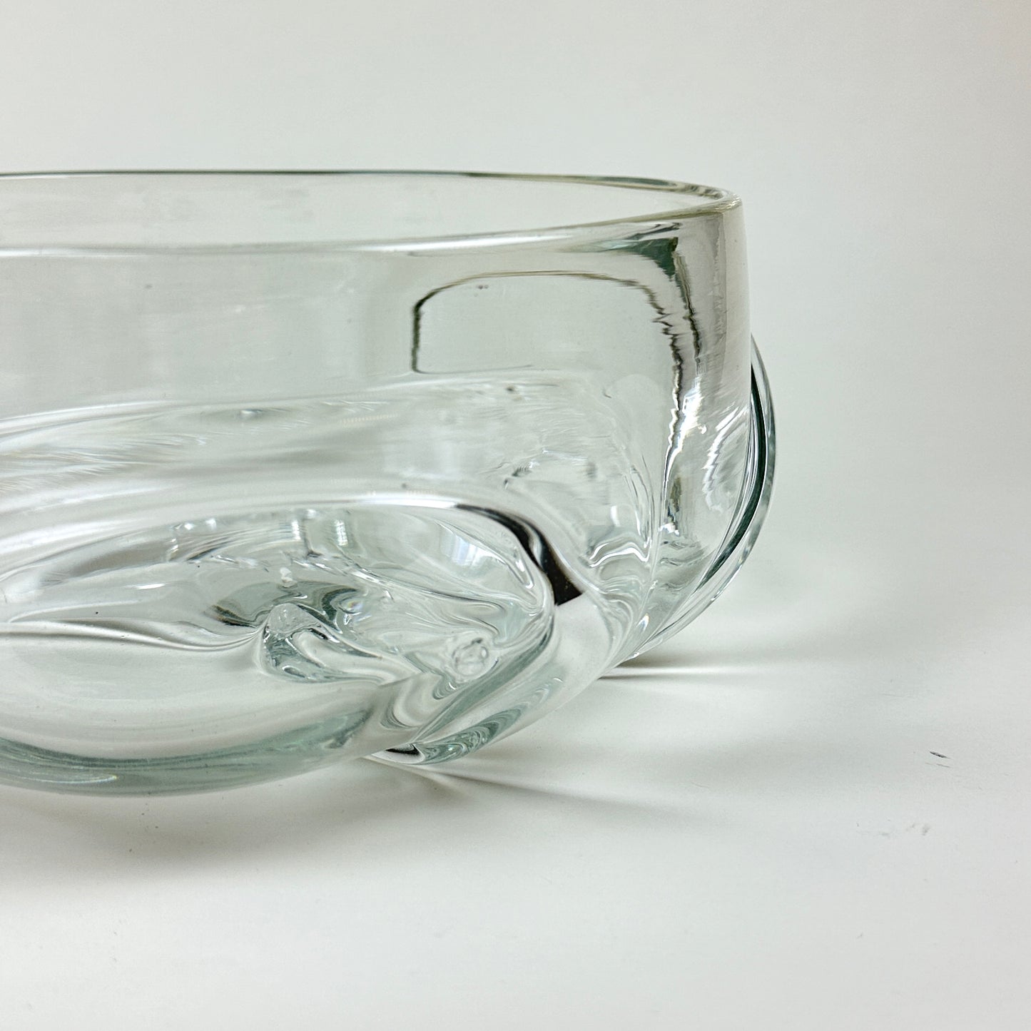 Glass bowl "Swirl" by Silje Lindrup