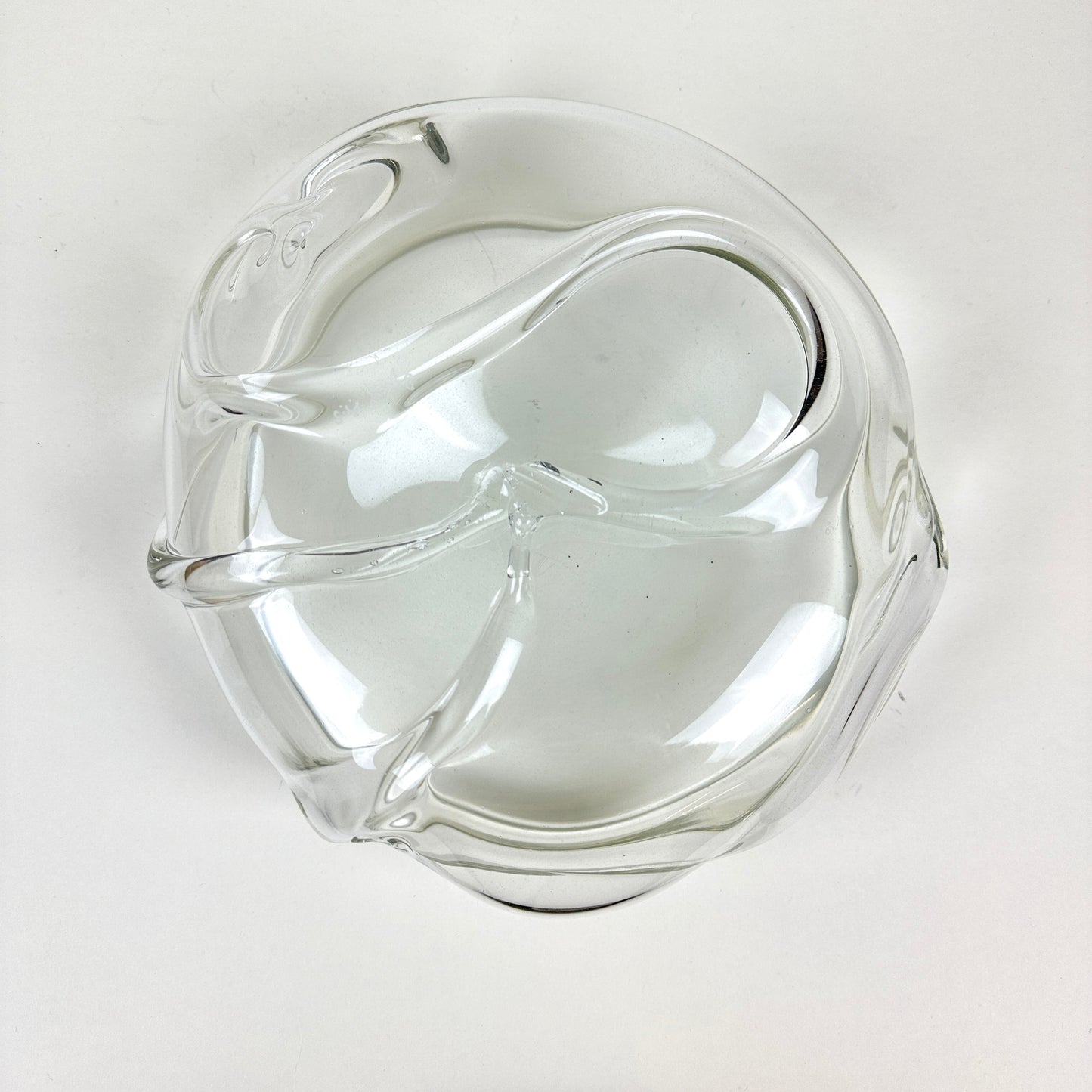 Glass bowl "Swirl" by Silje Lindrup
