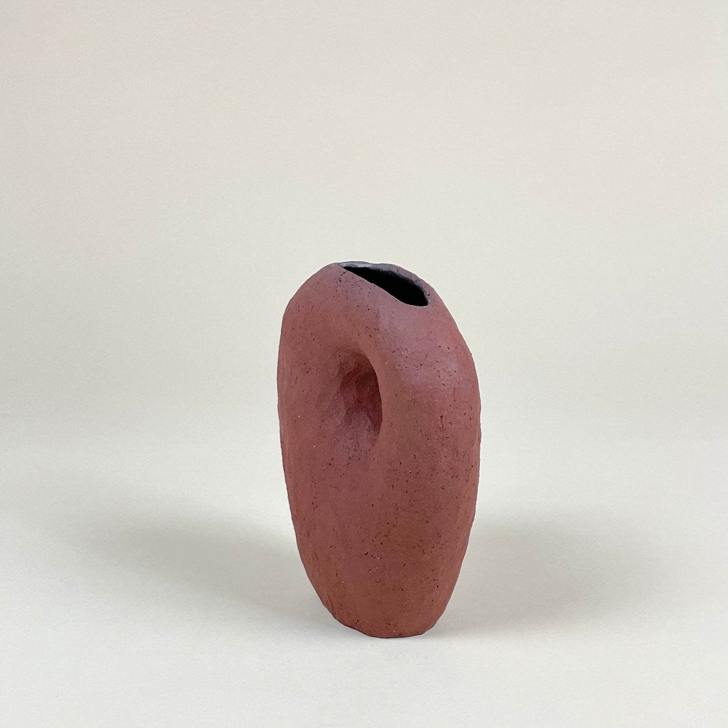 Ceramic vase in red clay by Malwina Kleparska