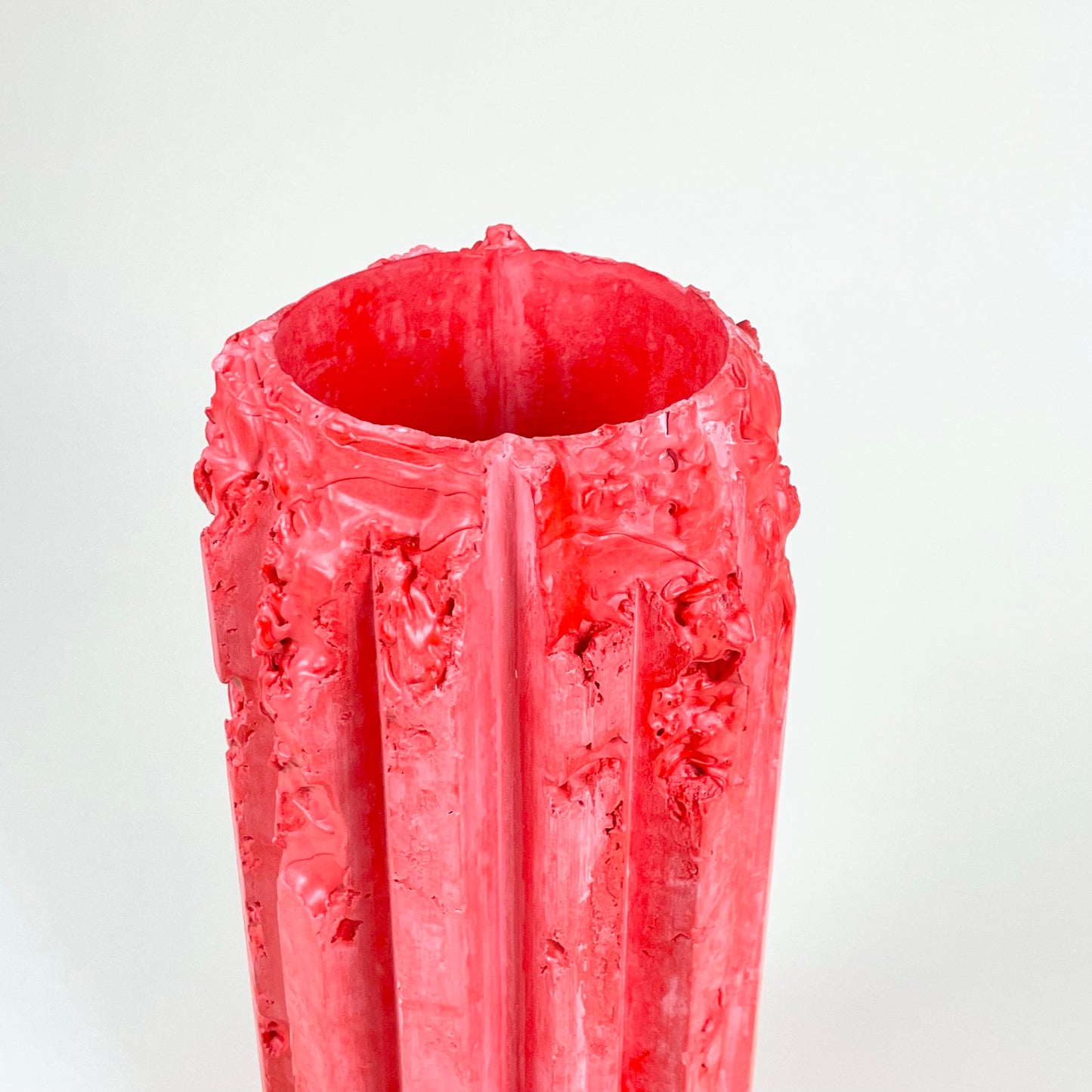 Large red cornice vessel by Lenny Stöpp