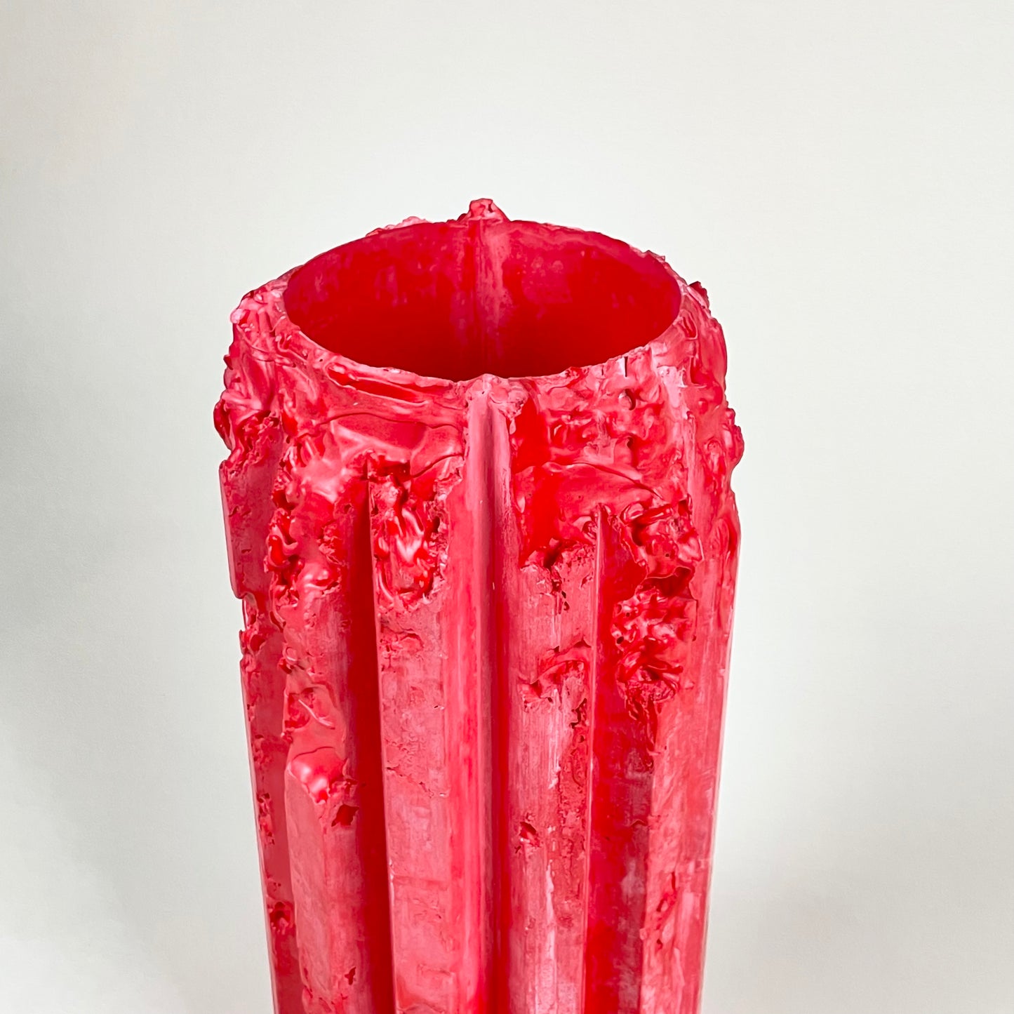 Large red cornice vessel by Lenny Stöpp