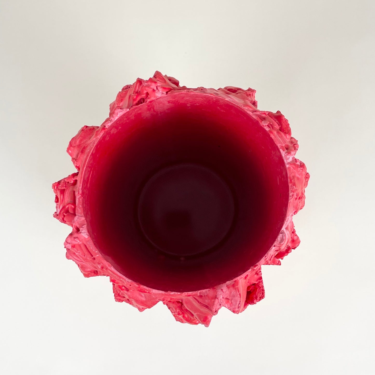Large red cornice vessel by Lenny Stöpp