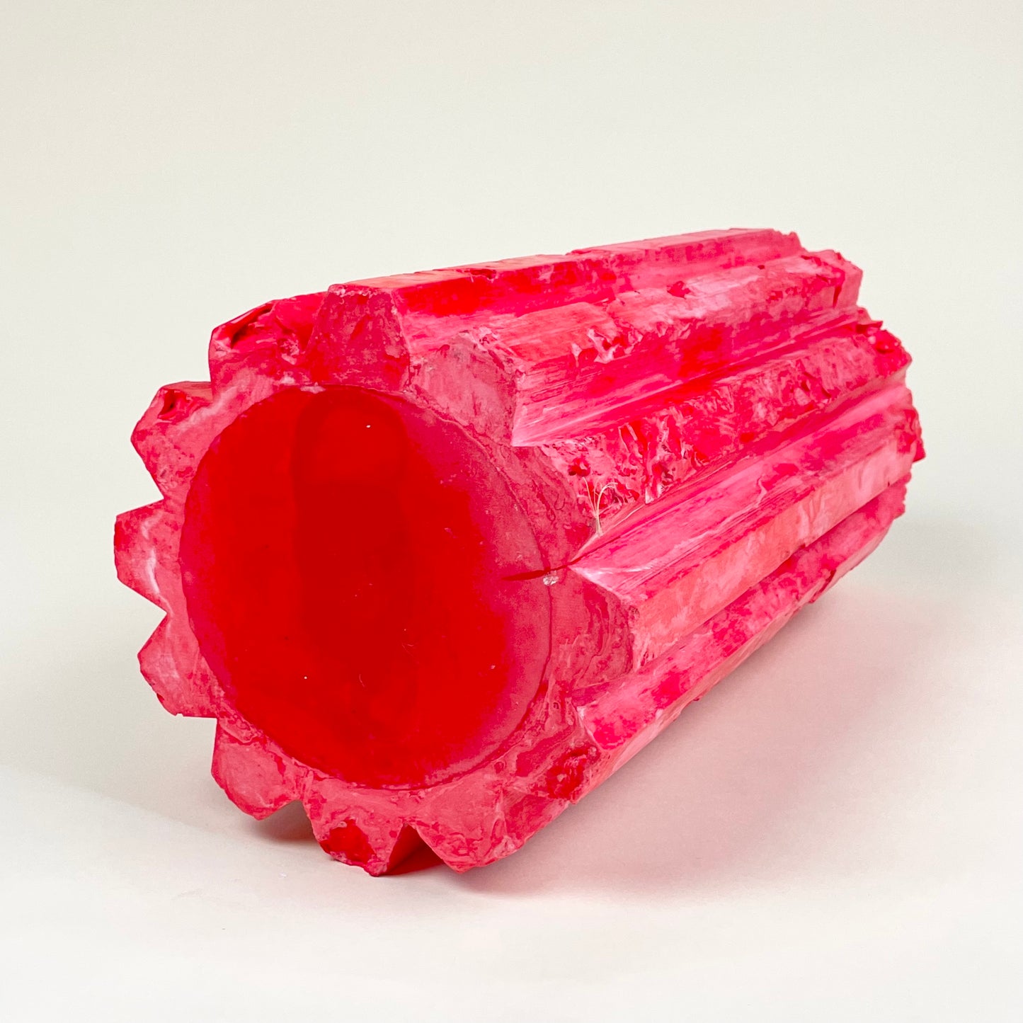 Large red cornice vessel by Lenny Stöpp