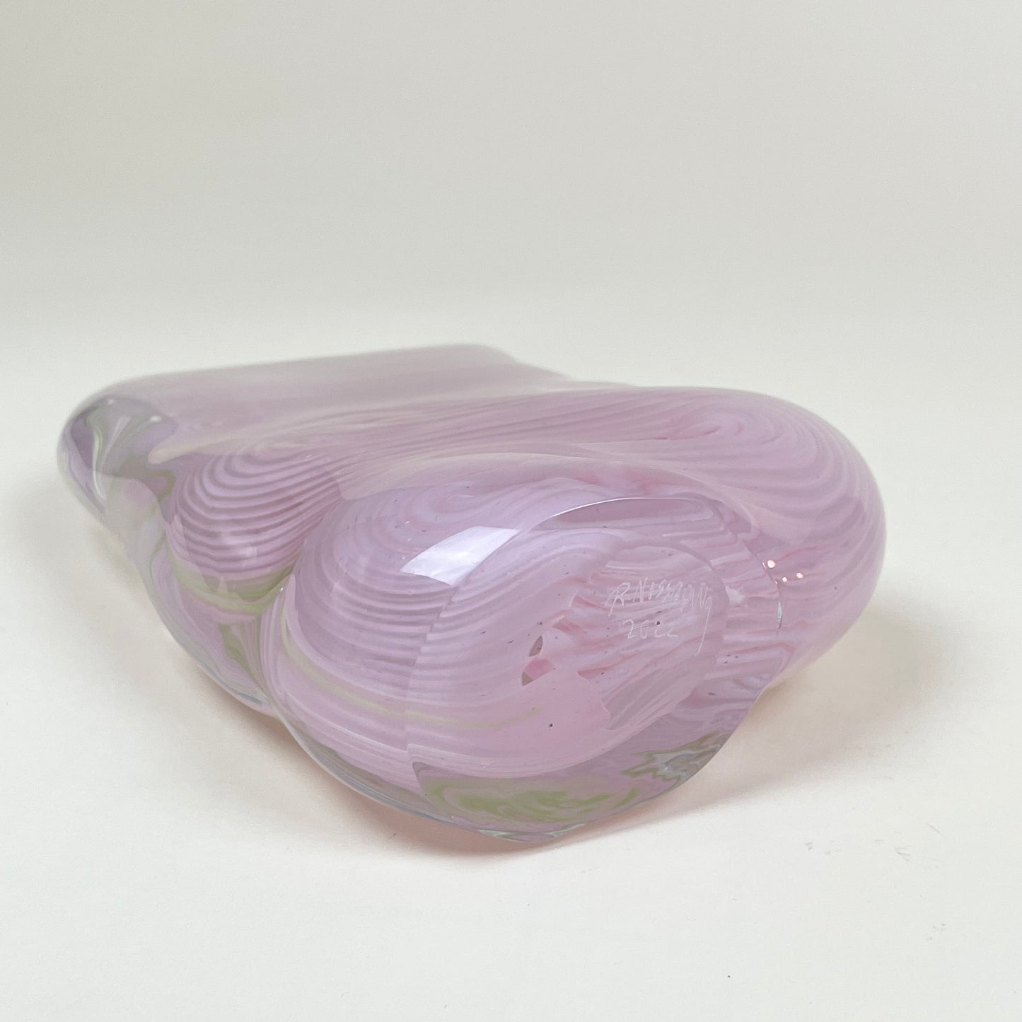 Capsuled scribble, glass sculpture by Rasmus Nossbring