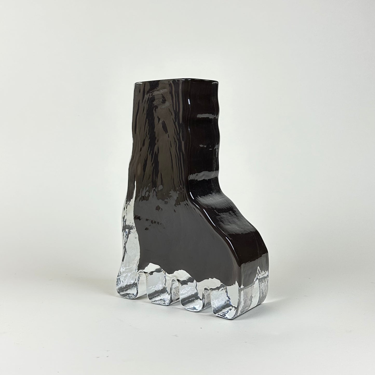 Studio Reiser "Paw" vase black, limited edition for Arranging Things