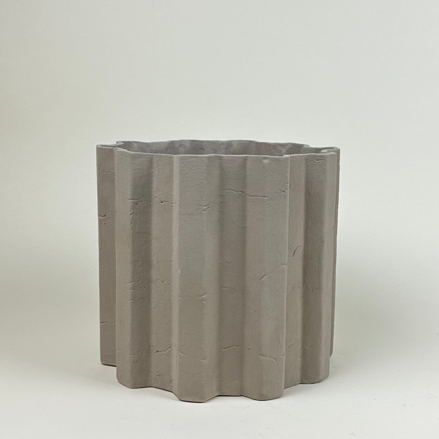 Stoneware pot by Hedvig Hammarberg