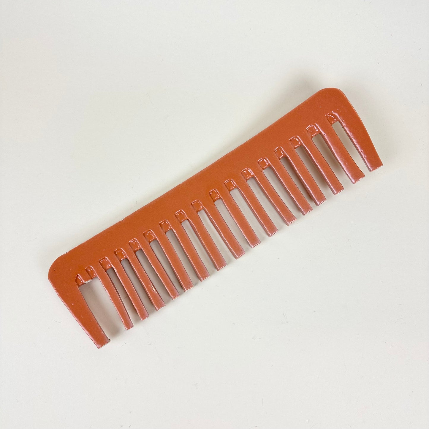 Ceramic comb by Evelina Björnqvist