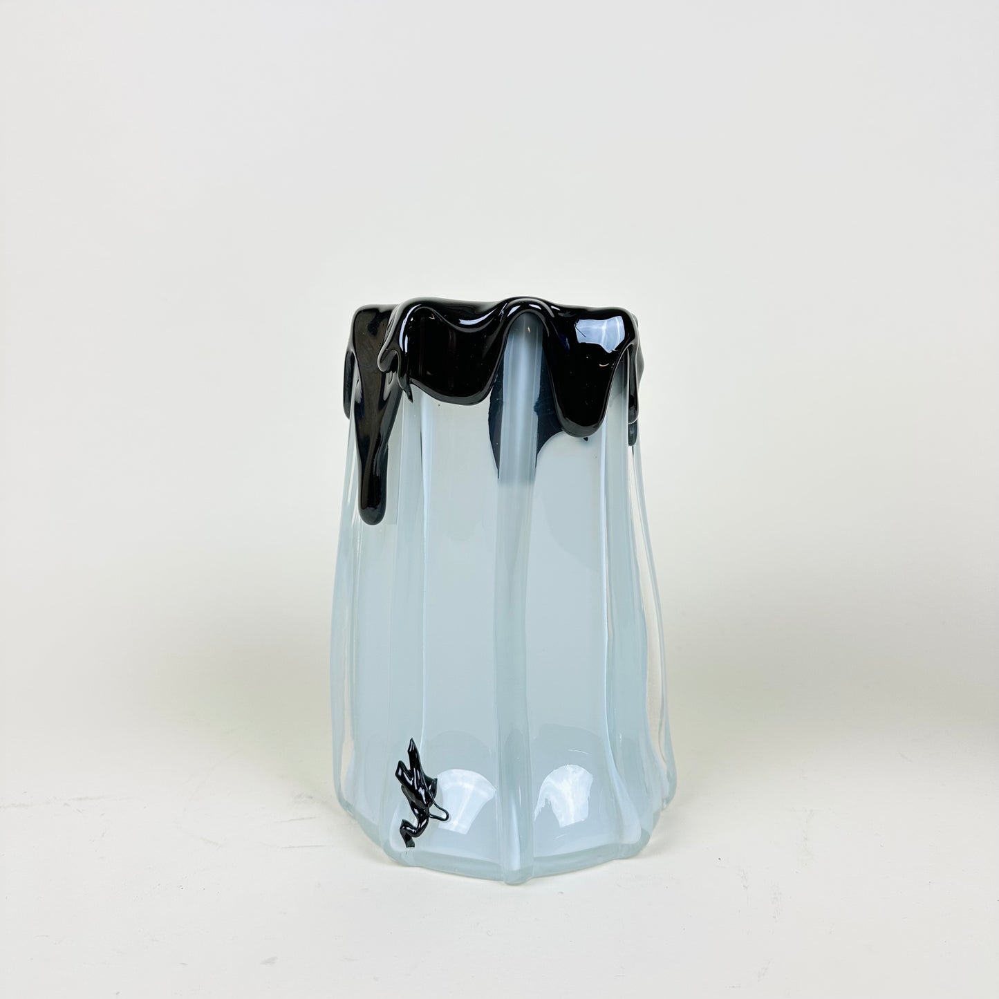 White and black glass vase by Silje Lindrup