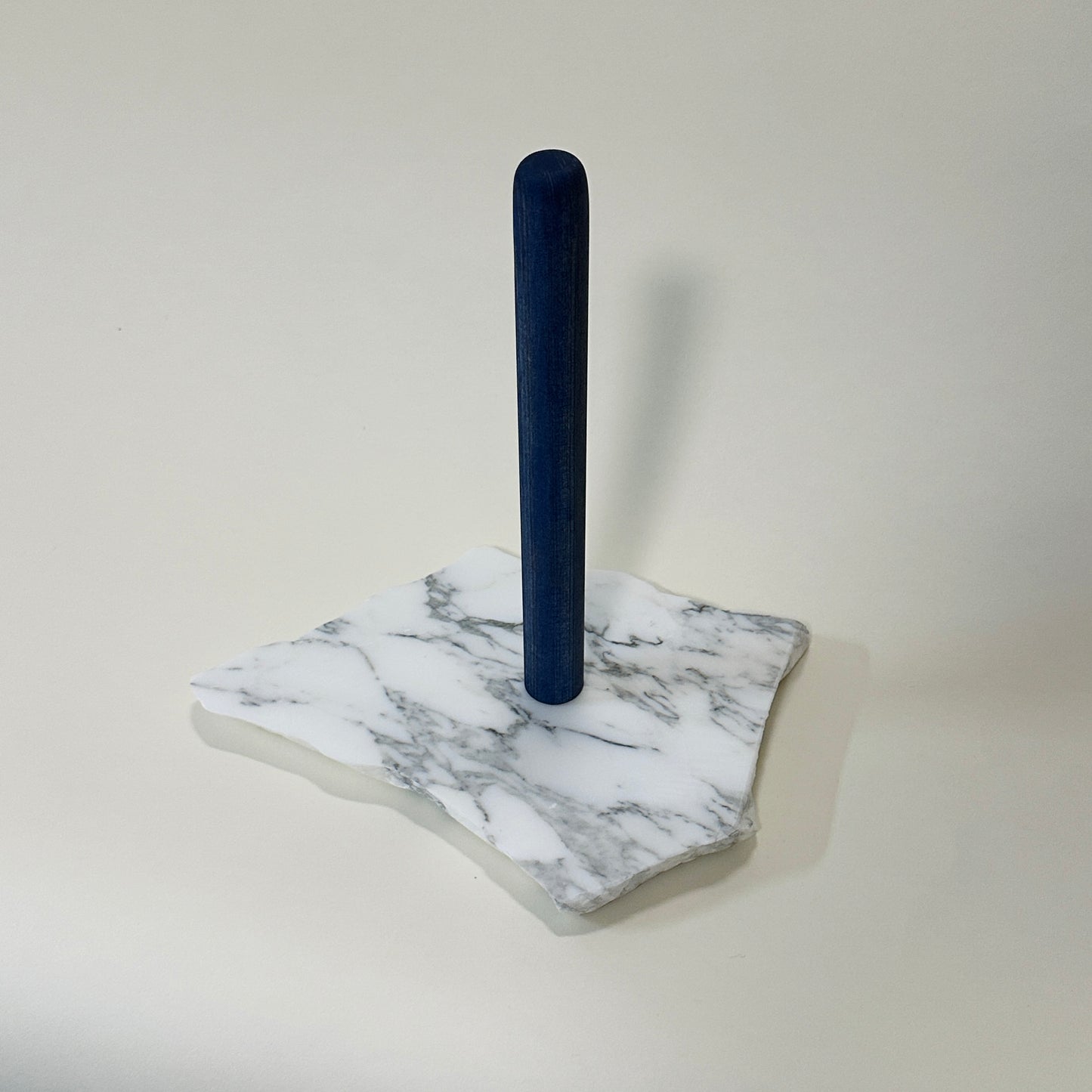 Kitchen roll holder by Public Studio (Dark blue)