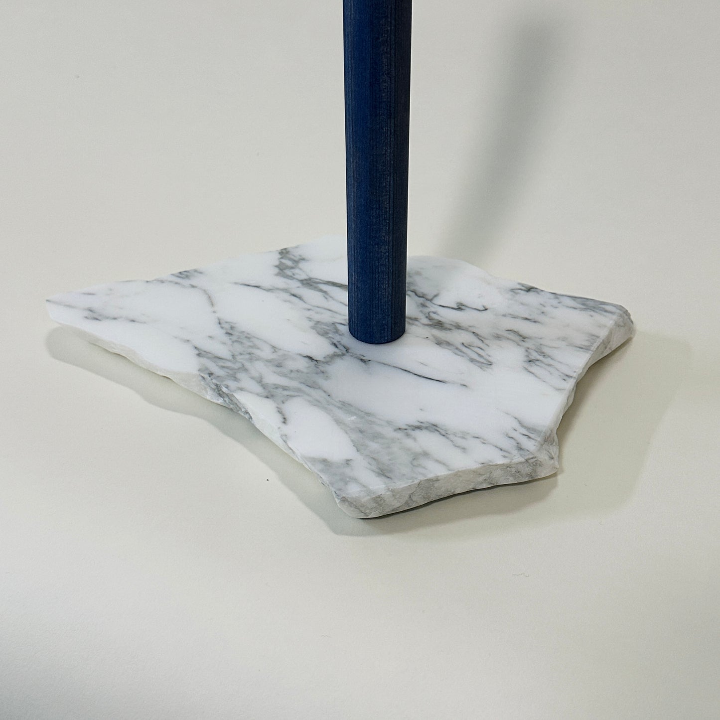 Kitchen roll holder by Public Studio (Dark blue)