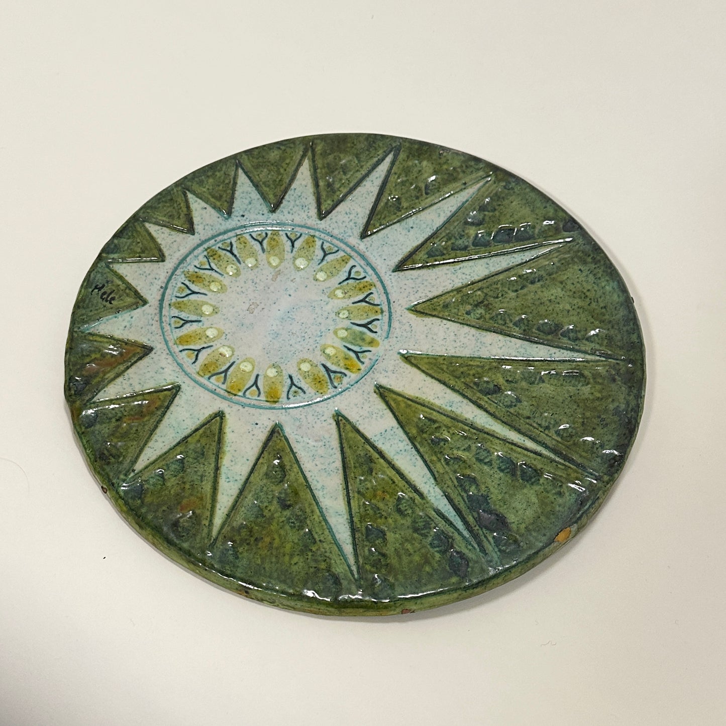 Green handmade ceramic plate (vintage)