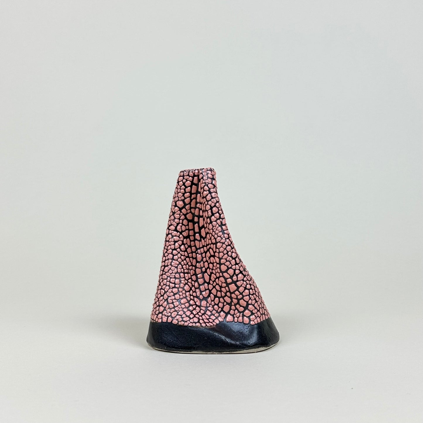 Navy and pink volcano vase (S) by Astrid Öhman