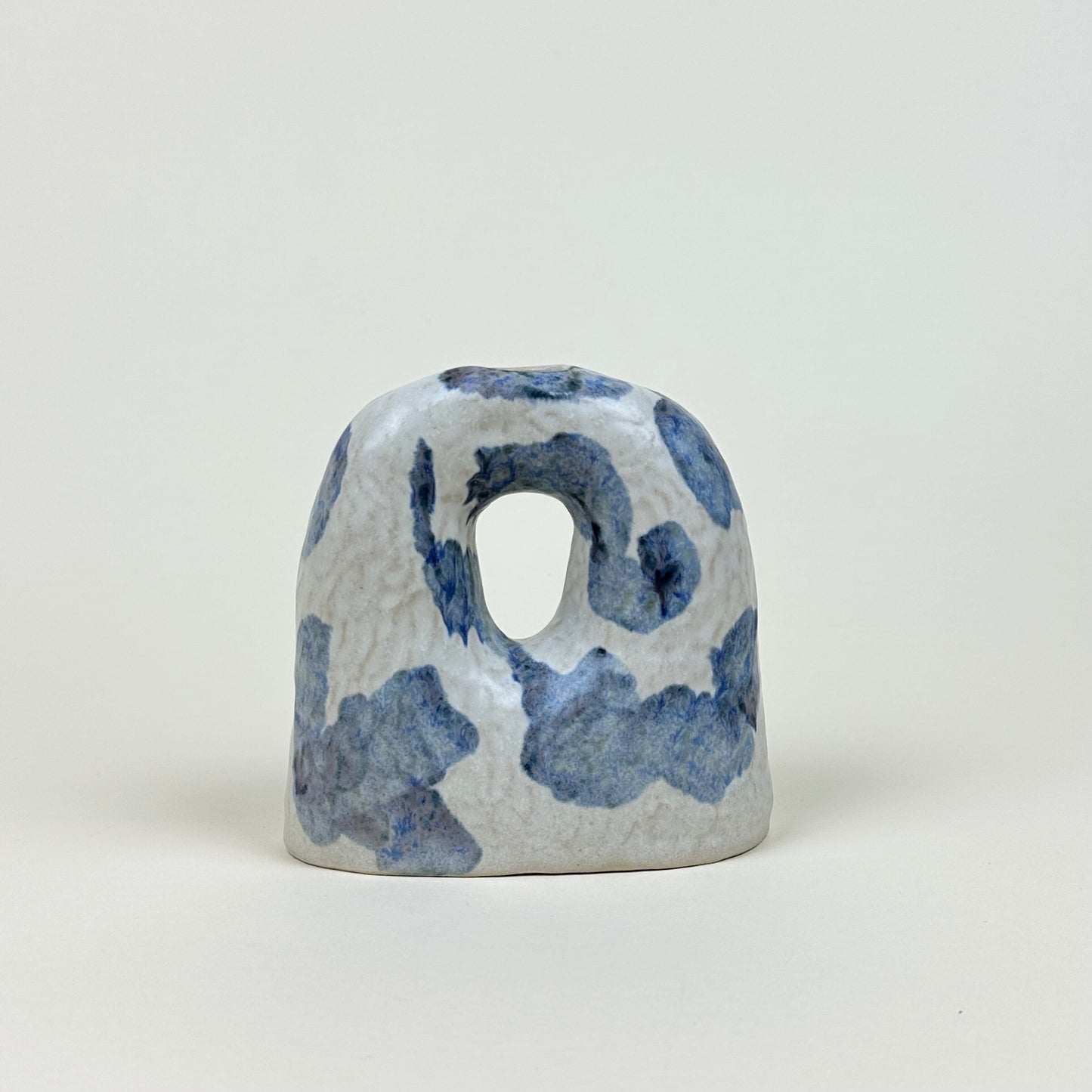 White and blue stoneware candle holder by Malwina Kleparska