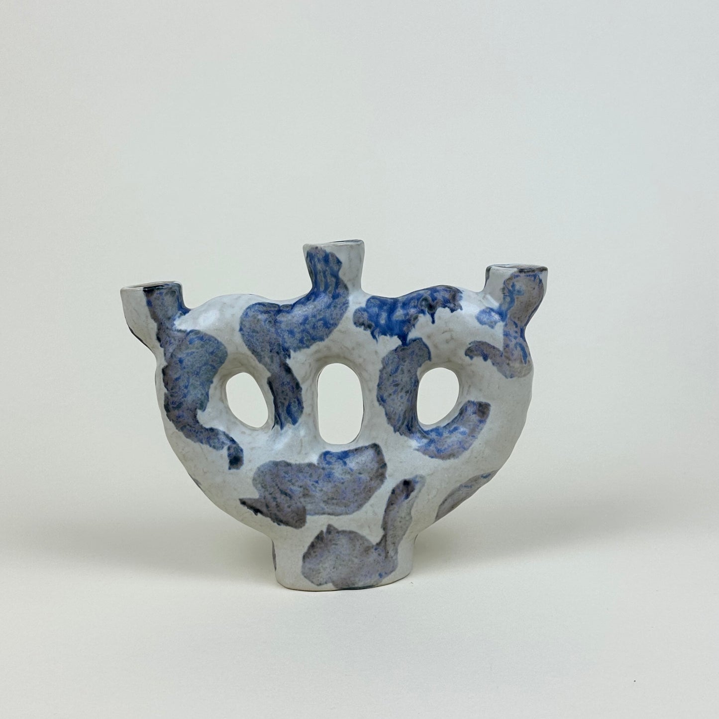 White and blue stoneware candle holder (silk finish) for three candles by Malwina Kleparska
