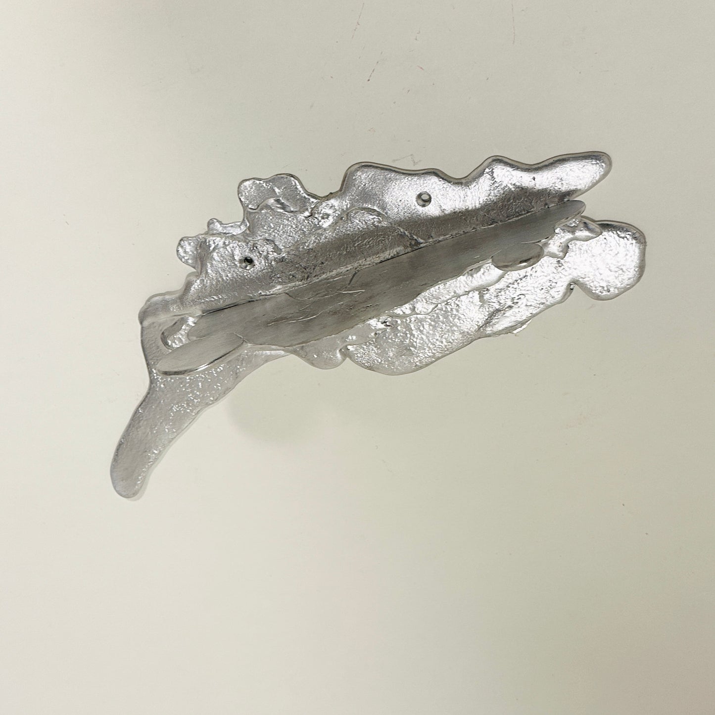 Tin shelf (01) by Alfred Sahlén