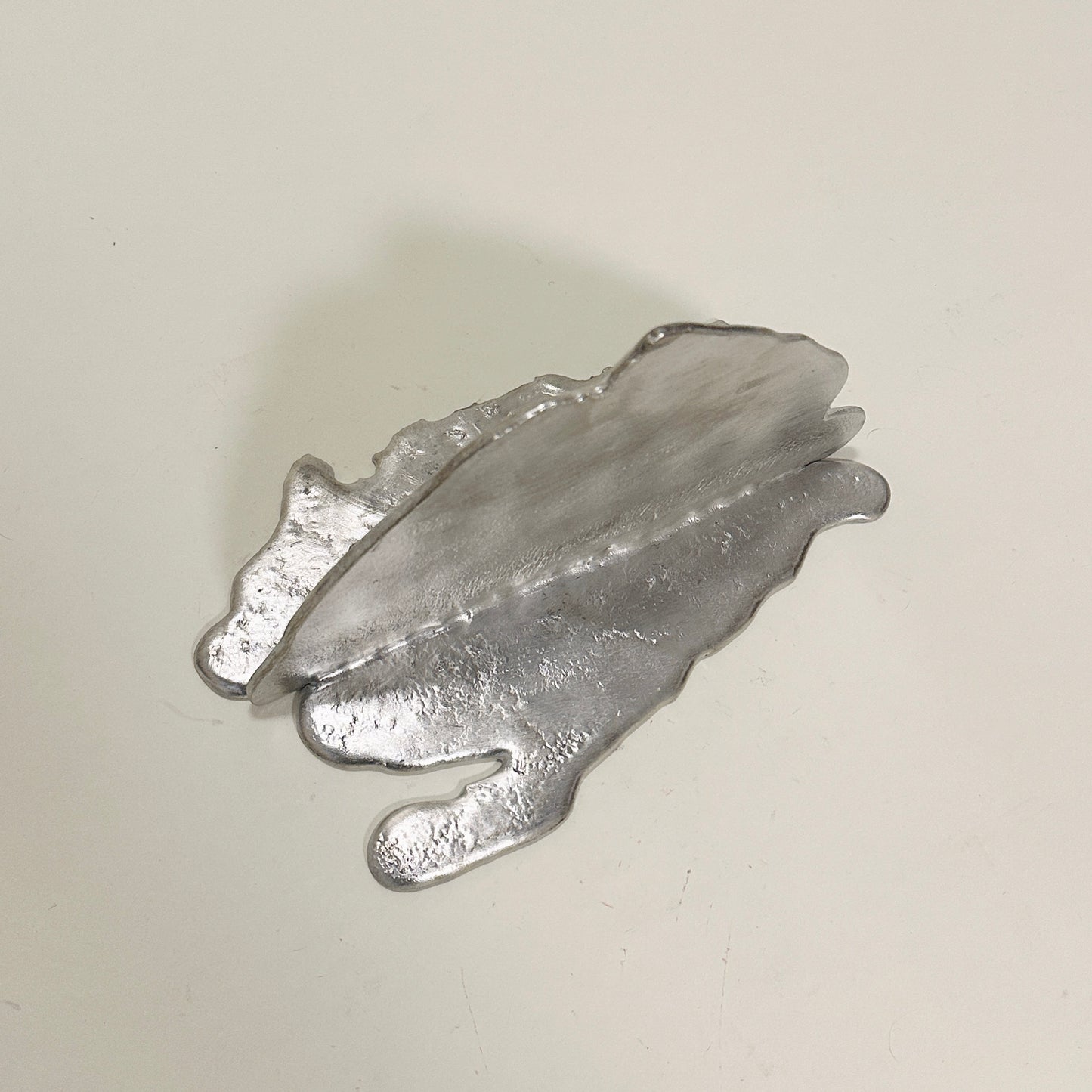 Tin shelf (2) by Alfred Sahlén