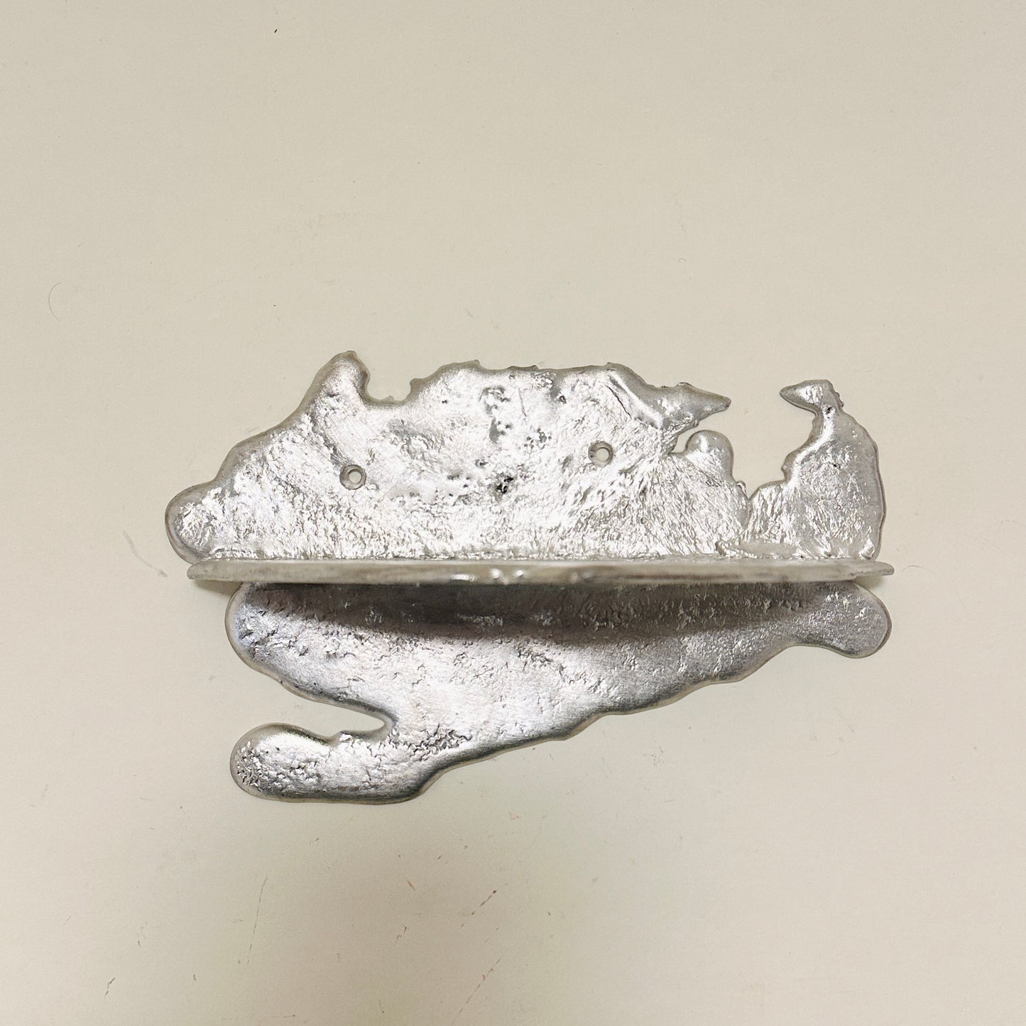 Tin shelf (2) by Alfred Sahlén