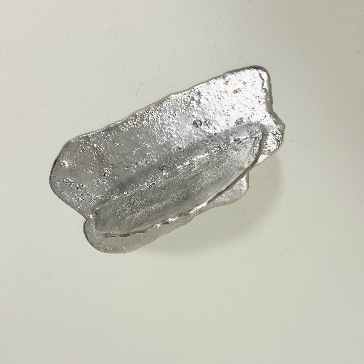 Tin shelf (4) by Alfred Sahlén