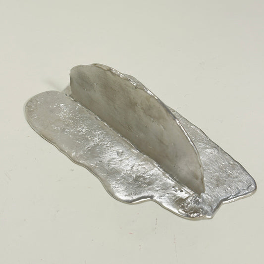 Tin shelf (4) by Alfred Sahlén