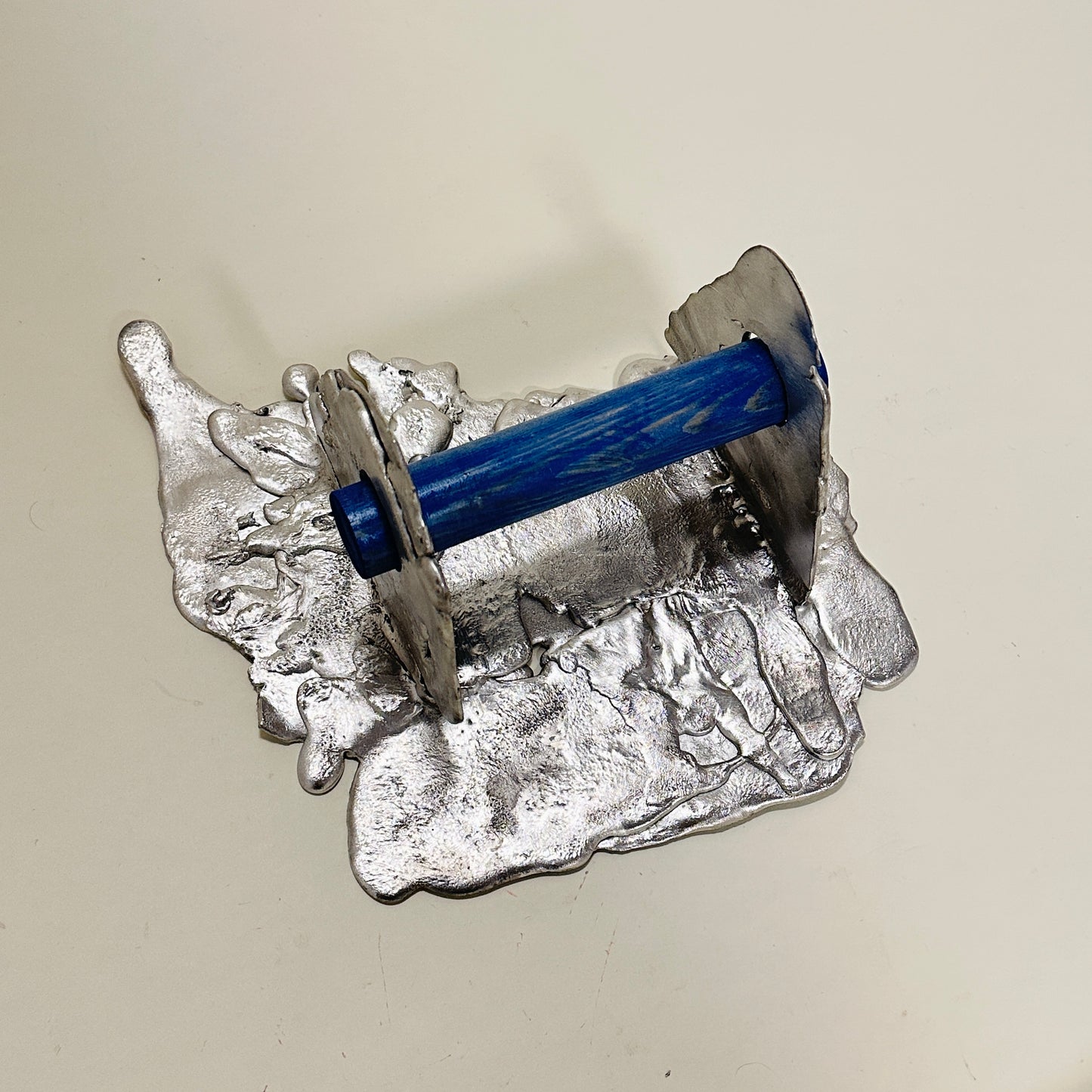 Toilet paper roll holder (1) by Alfred Sahlén