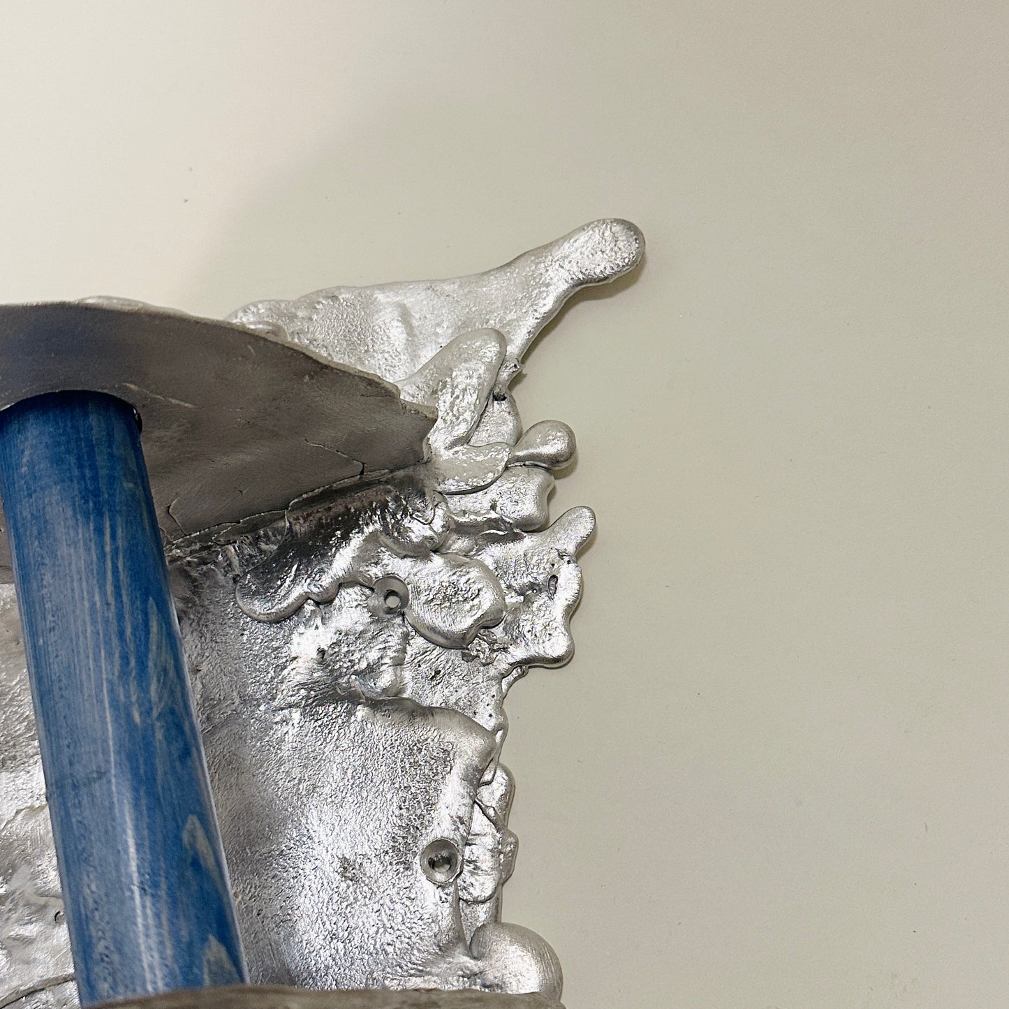 Toilet paper roll holder (1) by Alfred Sahlén