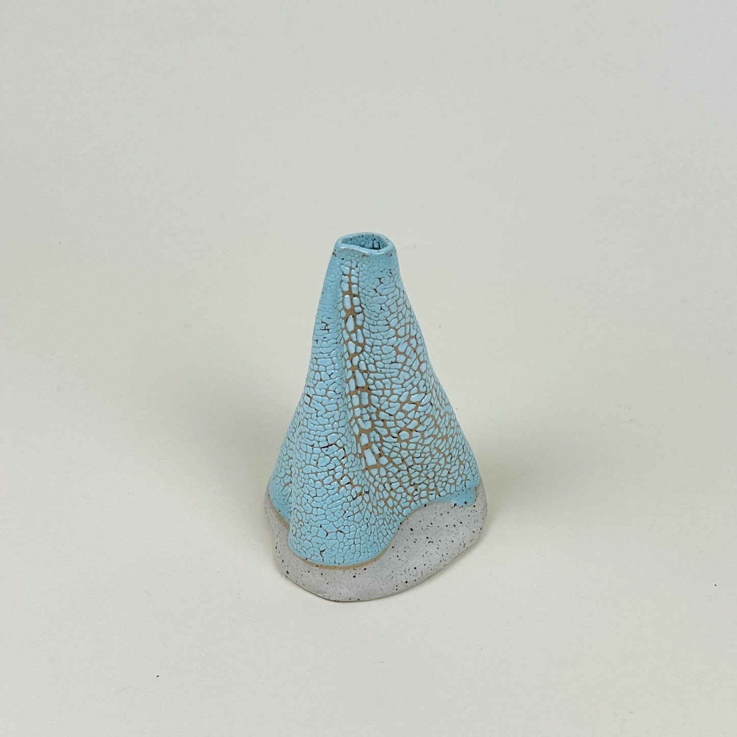 Navy and pink volcano vase (L) by Astrid Öhman