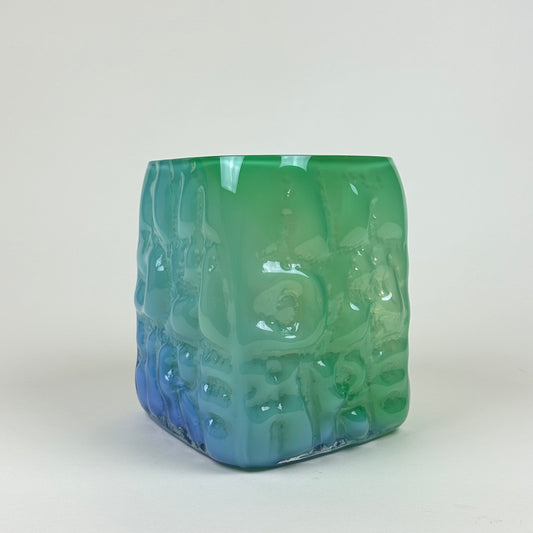 Green/blue vase "AADÄÄRE" by Studio Reiser