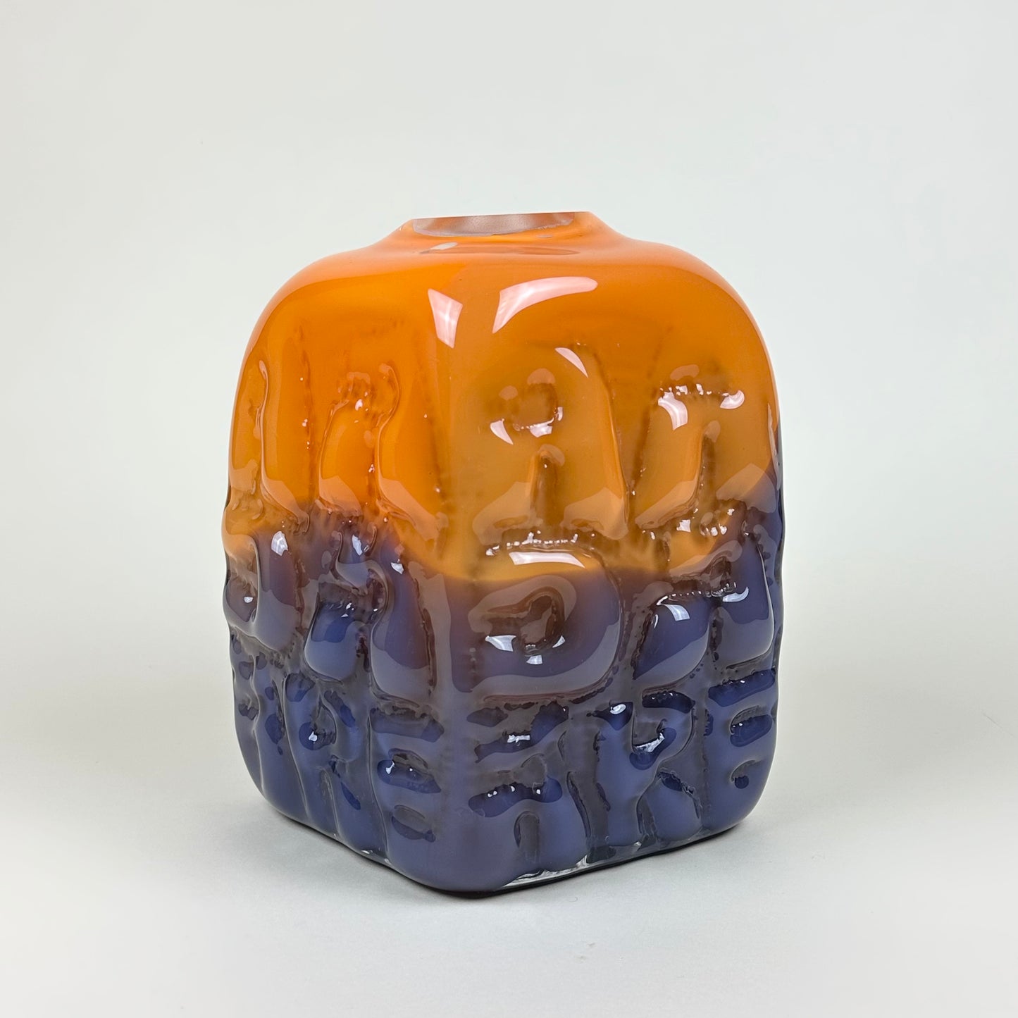 Orange/purple "AADÄÄRE" vase by Studio Reiser