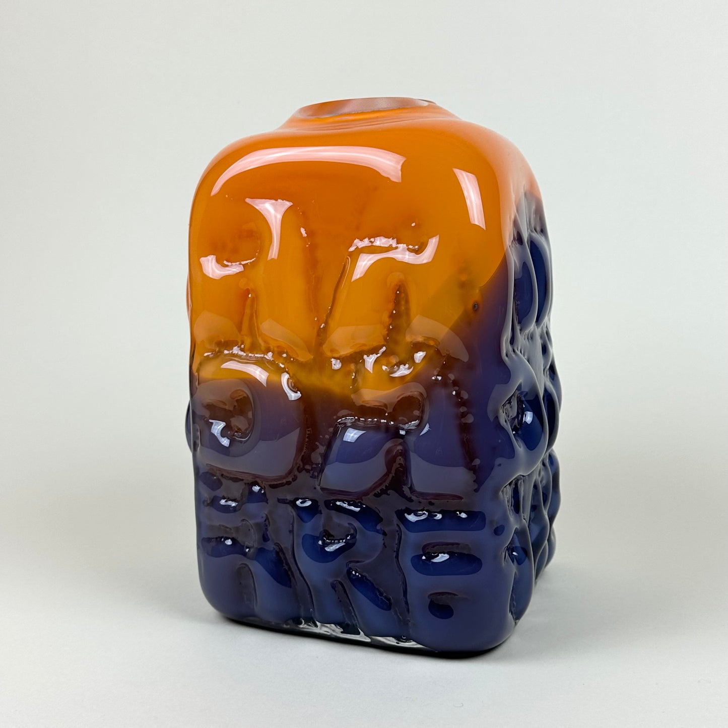 Orange/purple "AADÄÄRE" vase by Studio Reiser