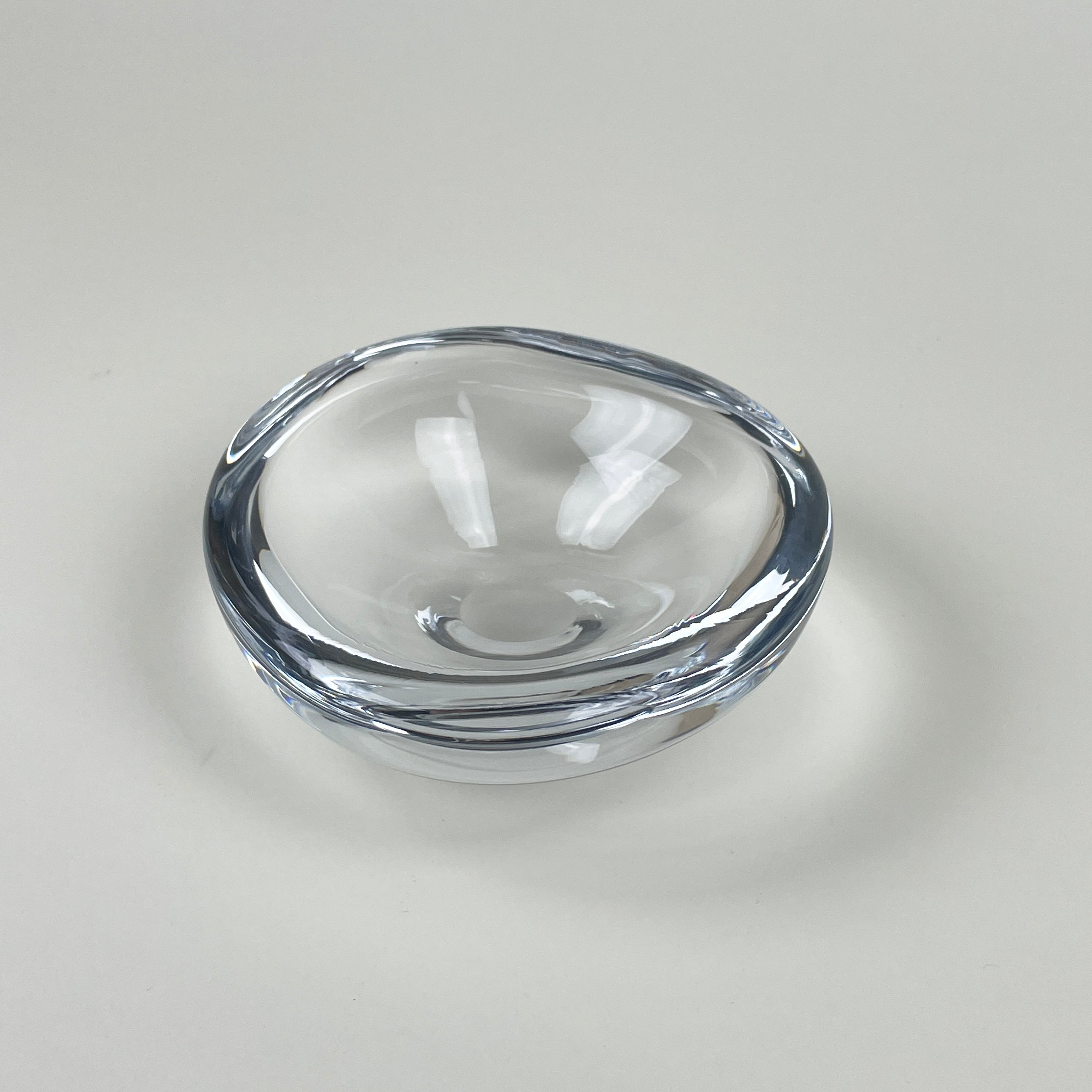 Handblown glass bowl by Lisa Reiser – Arranging Things