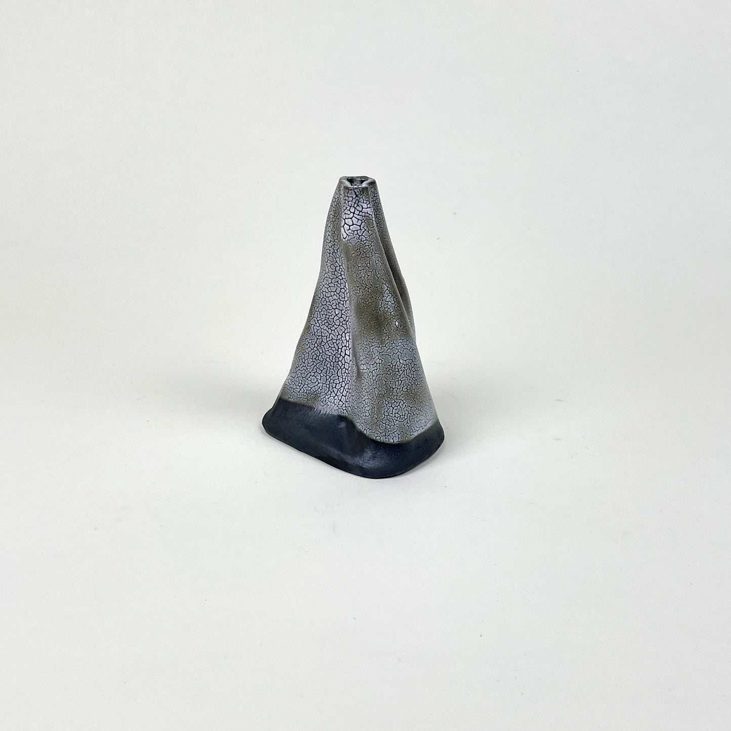 Black grey volcano vase (L) by Astrid Öhman.