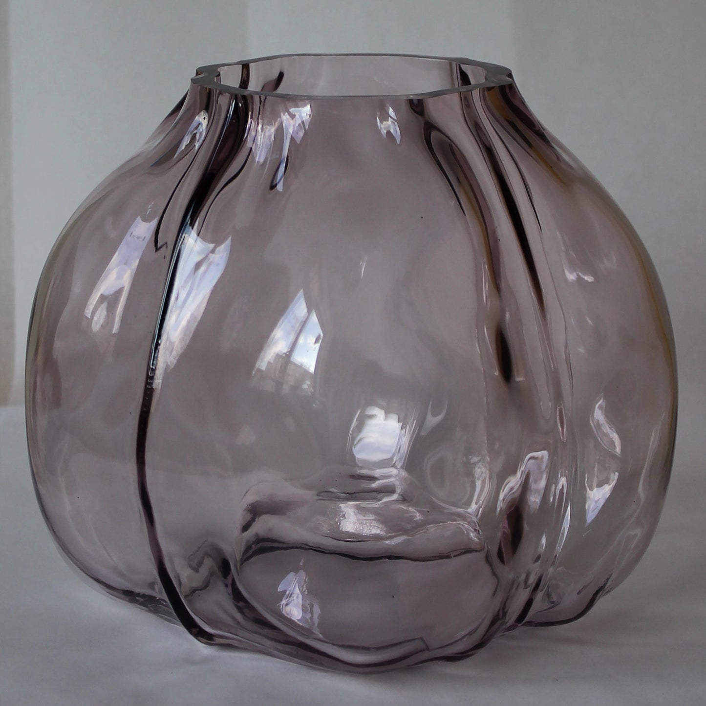 Mni - Kub (Purple Smoke) (nr 1) by Martin Inostroza