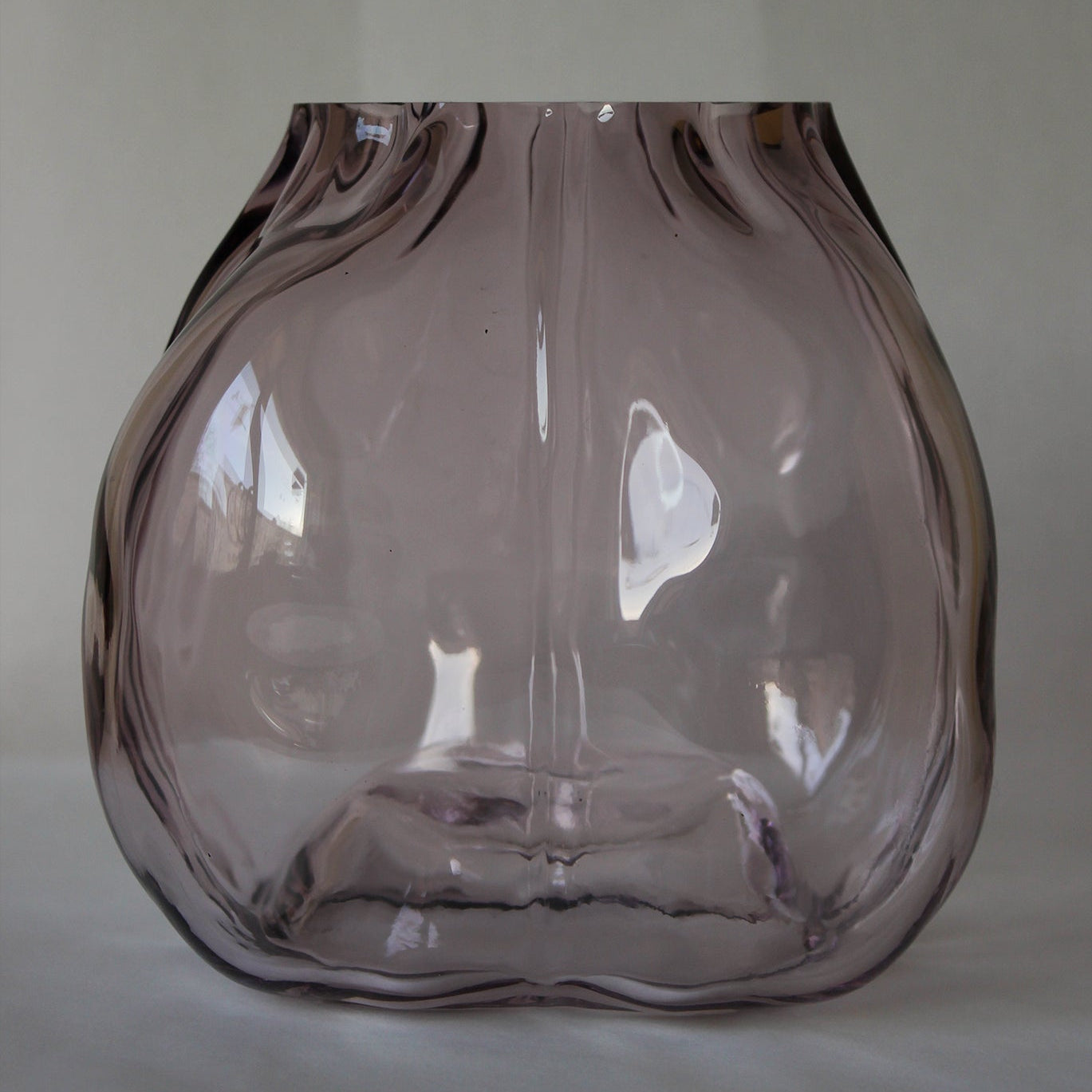 Mni - Kub (Purple Smoke) (nr 1) by Martin Inostroza