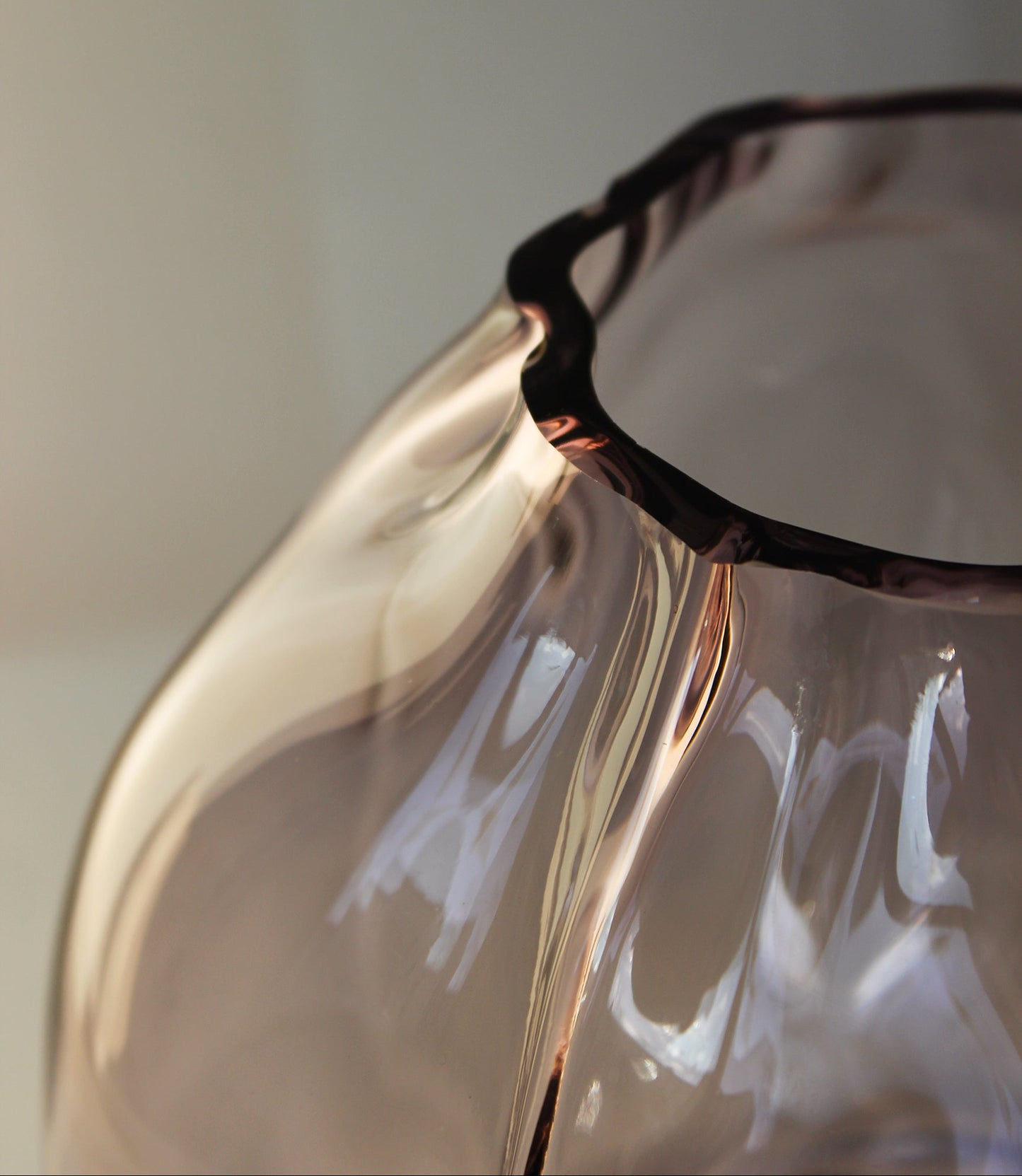 Mni - Kub (Purple Smoke) (nr 1) by Martin Inostroza