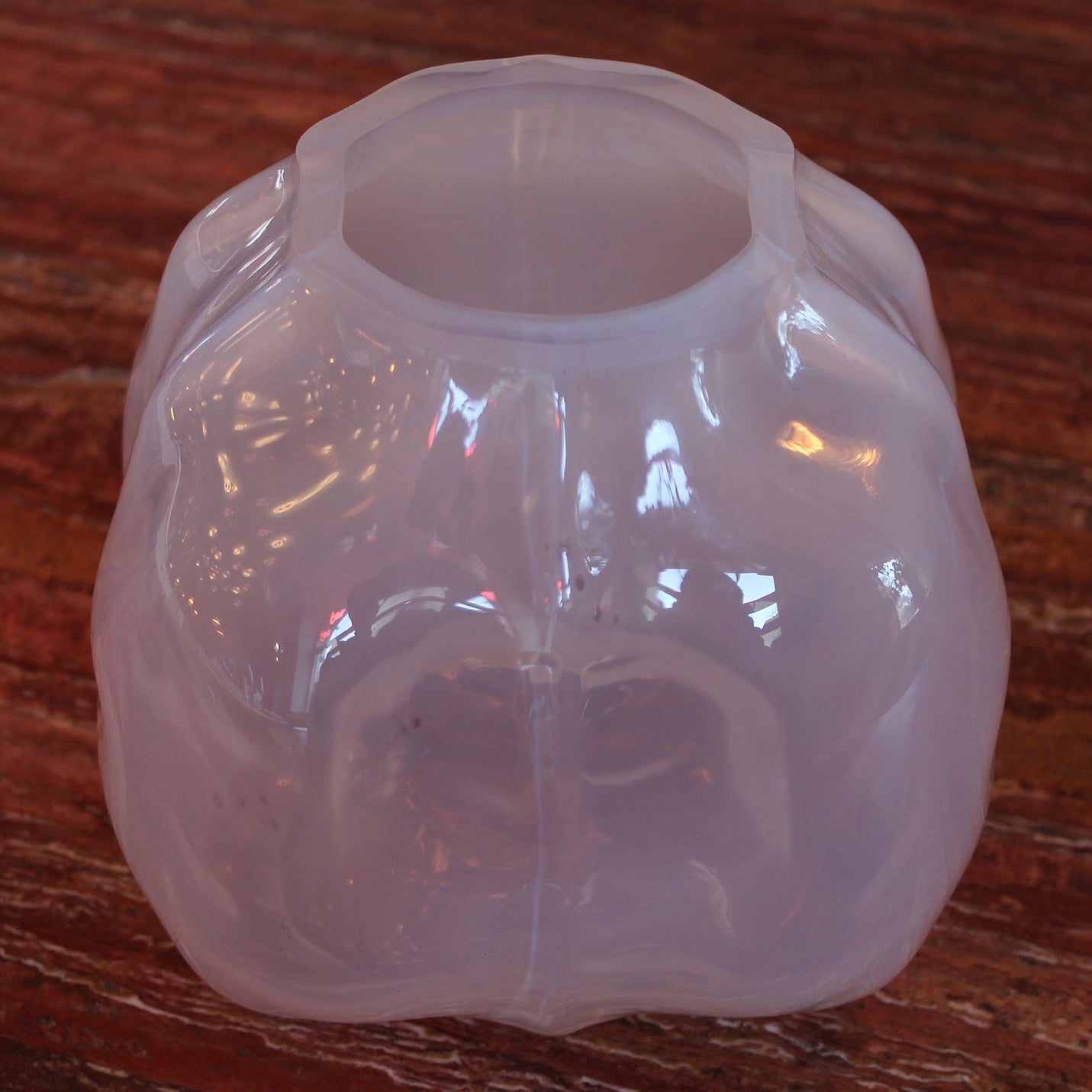 Mni - Kub (White Glass) (nr 9)  by Martin Inostroza