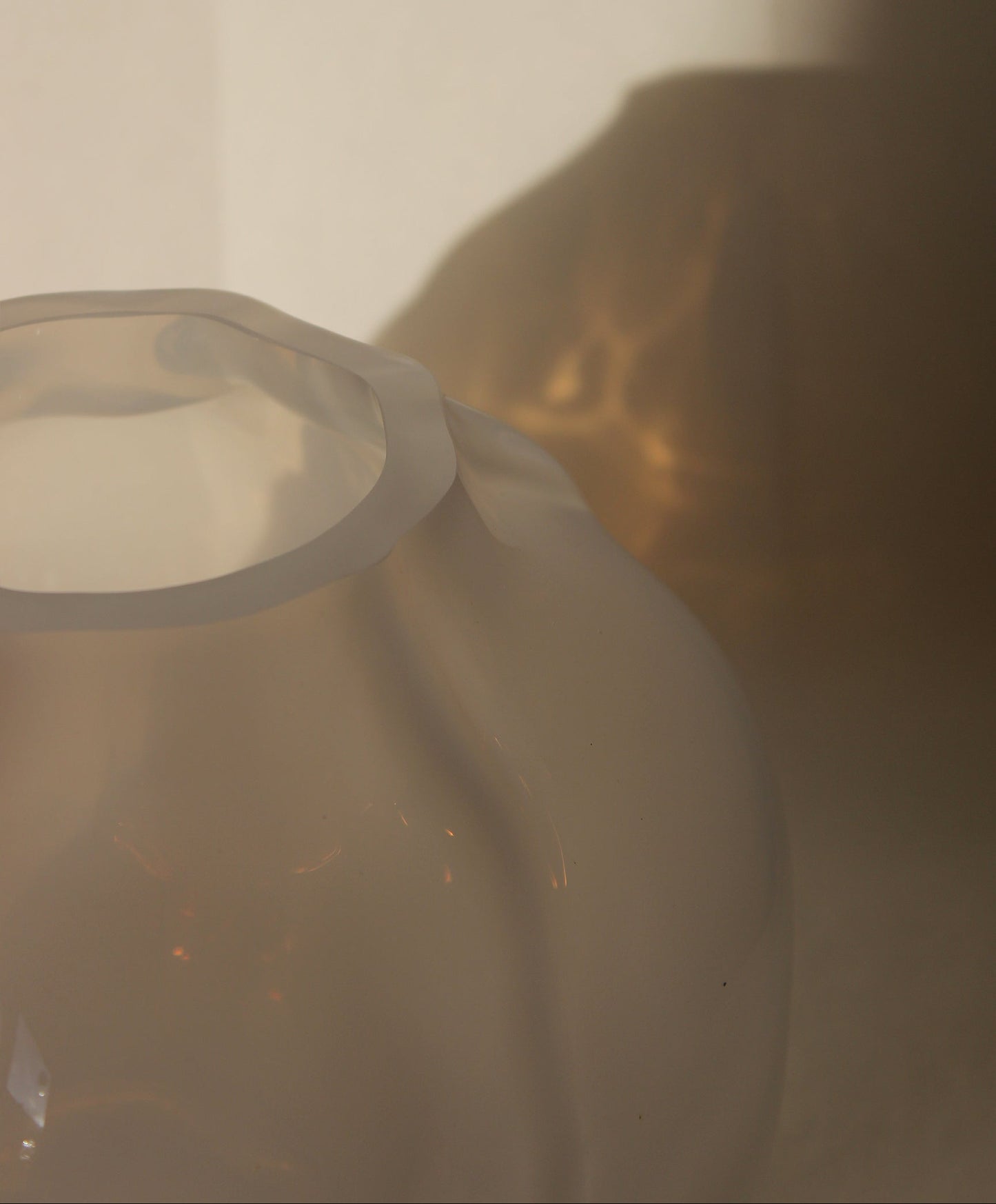 Mni - Kub (White Glass) (nr 9)  by Martin Inostroza