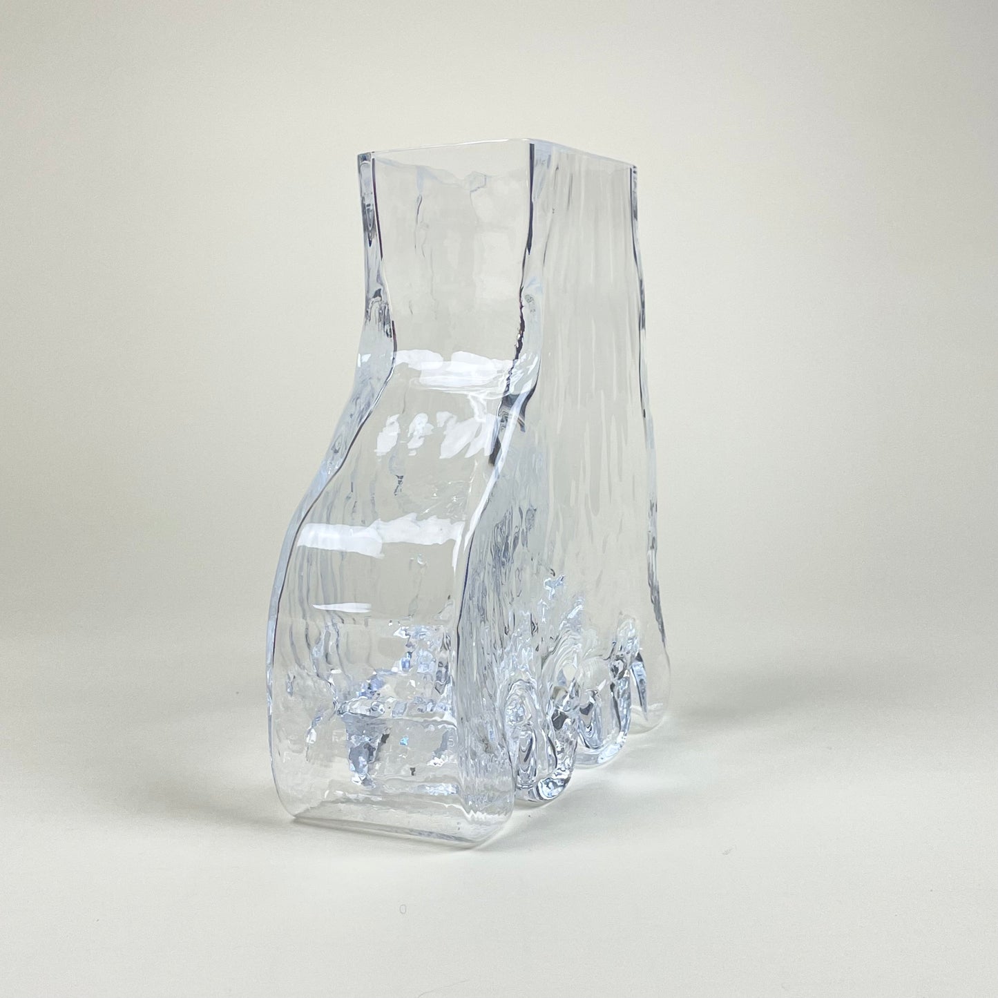 "Paw" vase by Studio Reiser