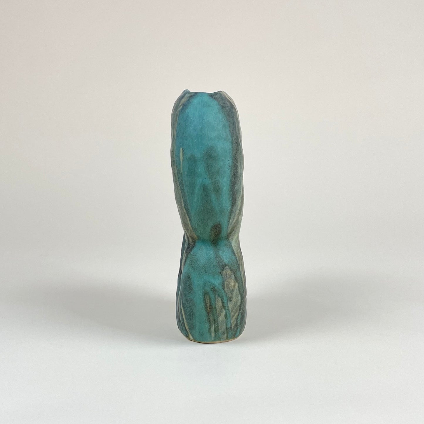 Green ceramic vase by Malwina Kleparska