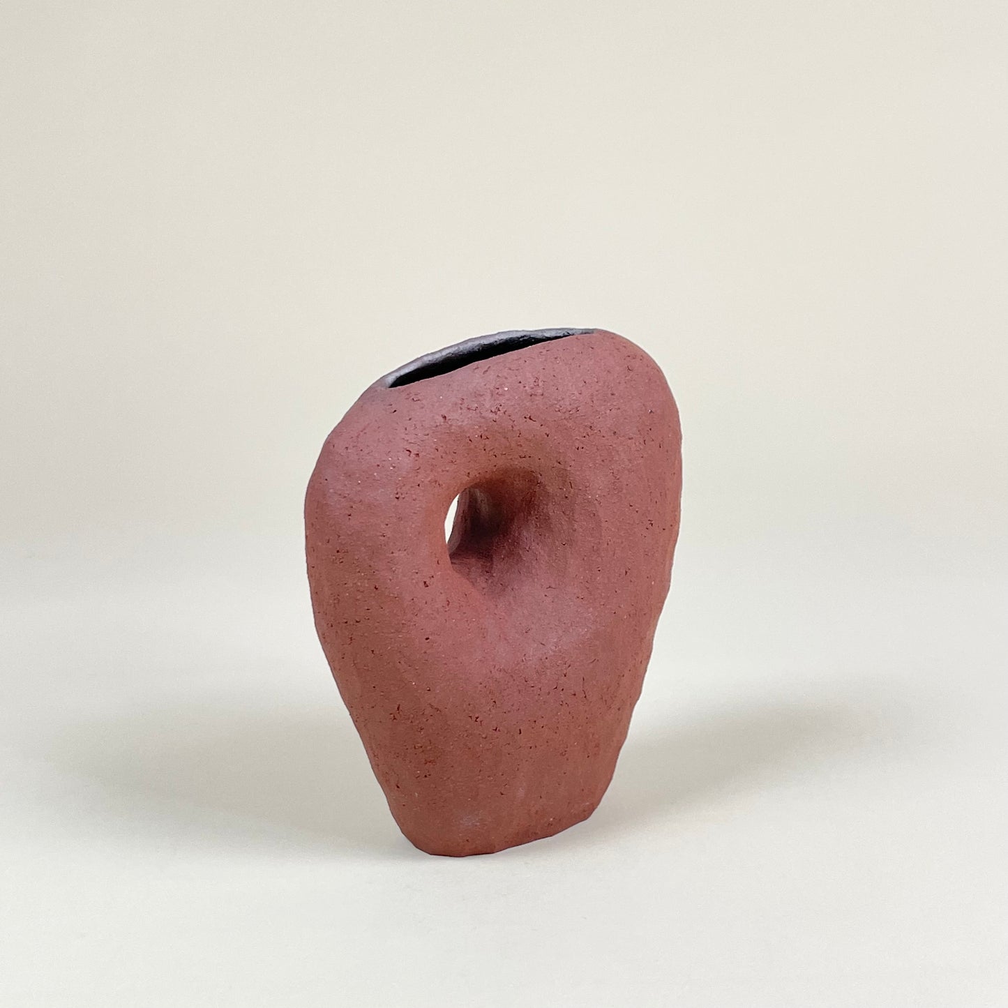 Ceramic vase in red clay by Malwina Kleparska