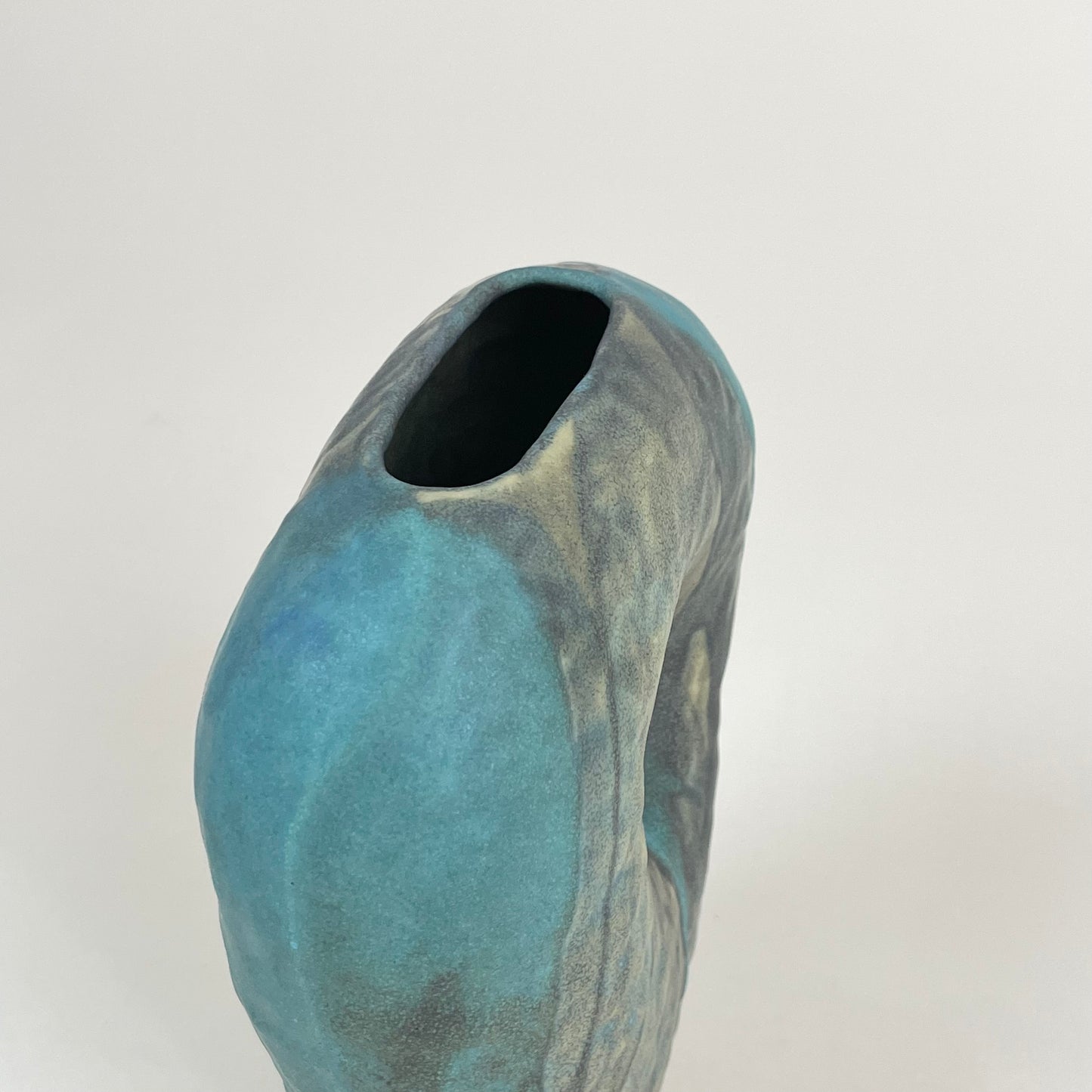 Green ceramic vase by Malwina Kleparska